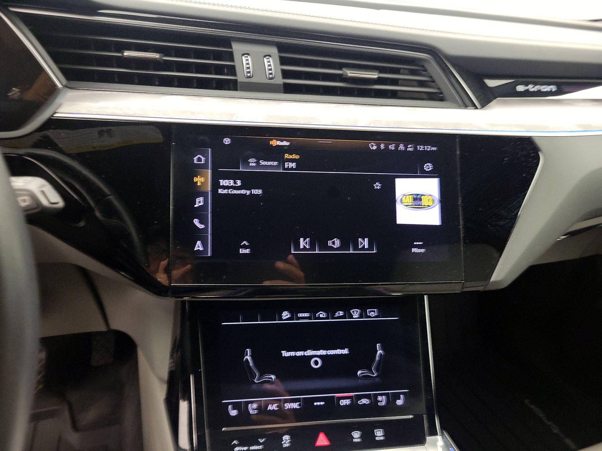 Thumbnail: 2023 Audi e-tron - 15