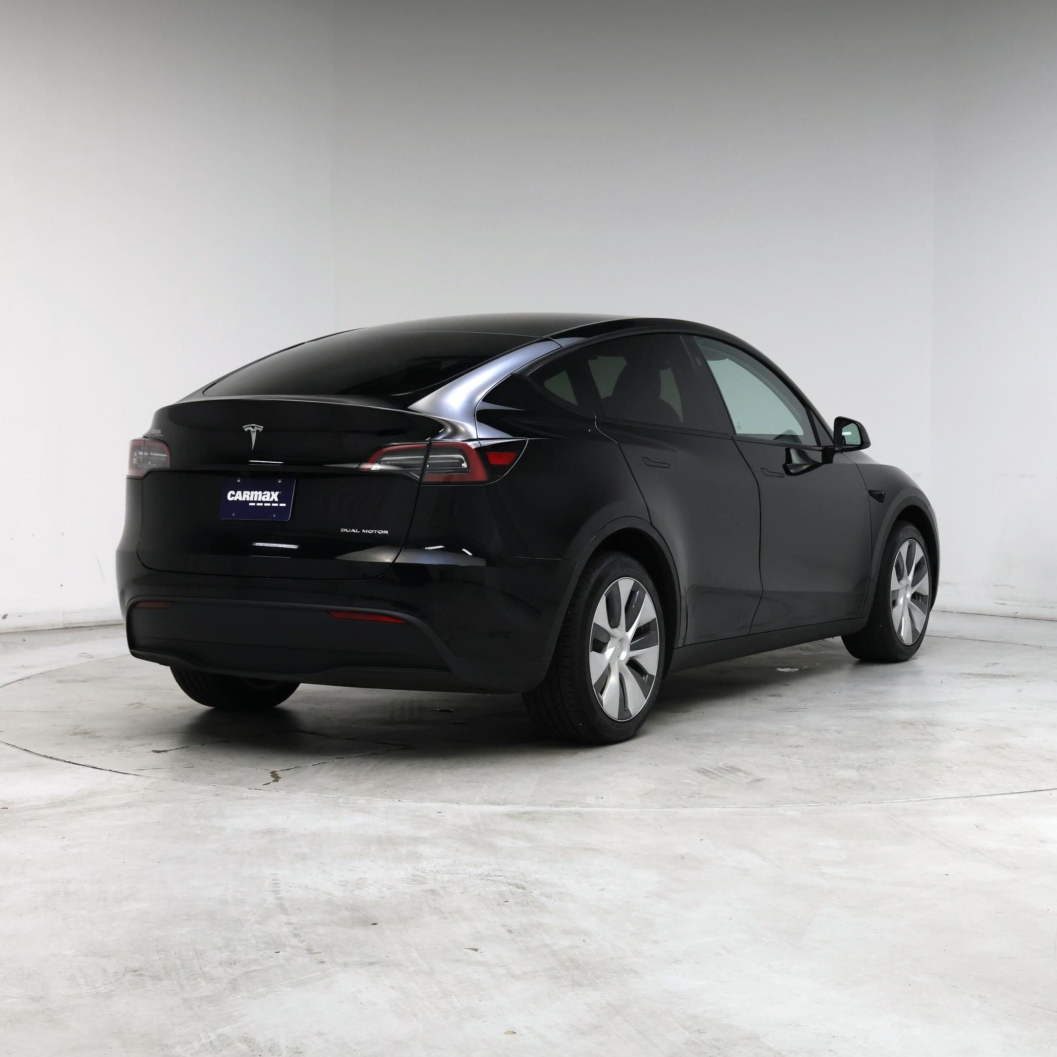 Thumbnail: 2023 Tesla Model Y - 8