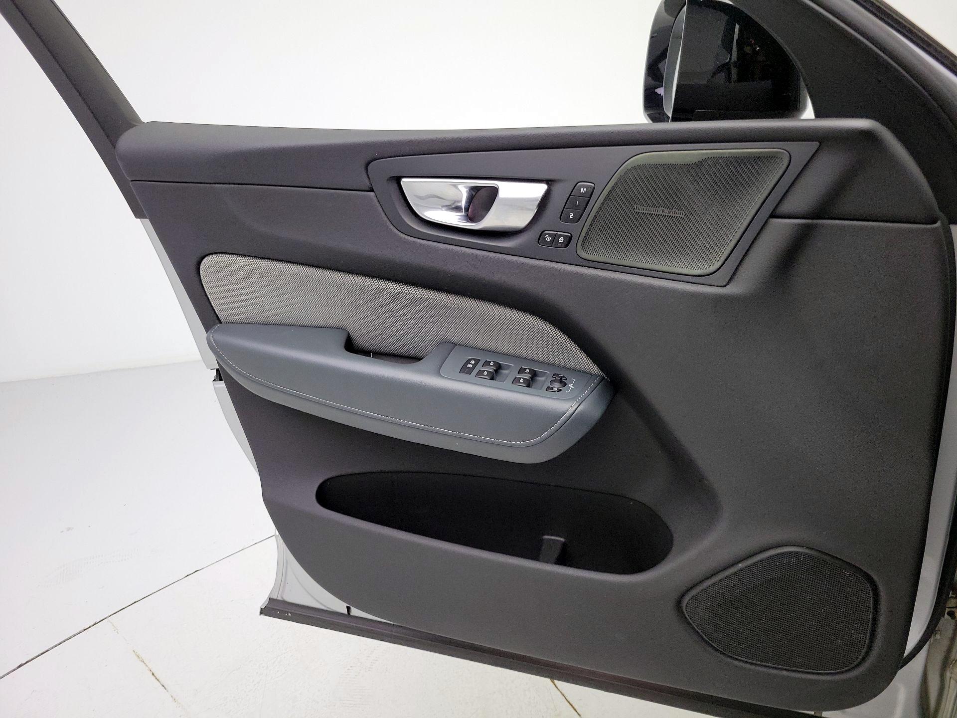 Thumbnail: 2021 Volvo XC60 - 12