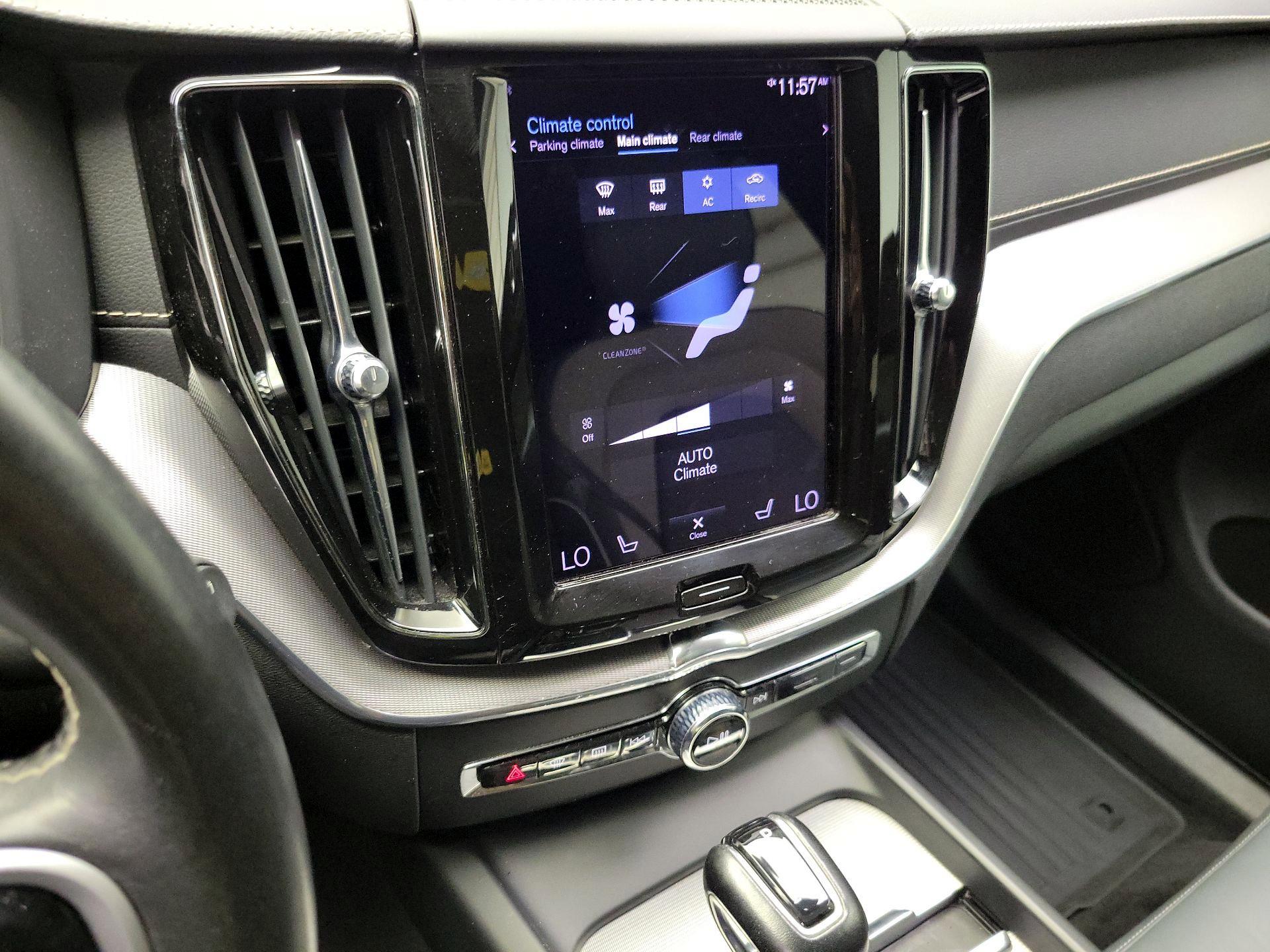 Thumbnail: 2021 Volvo XC60 - 17