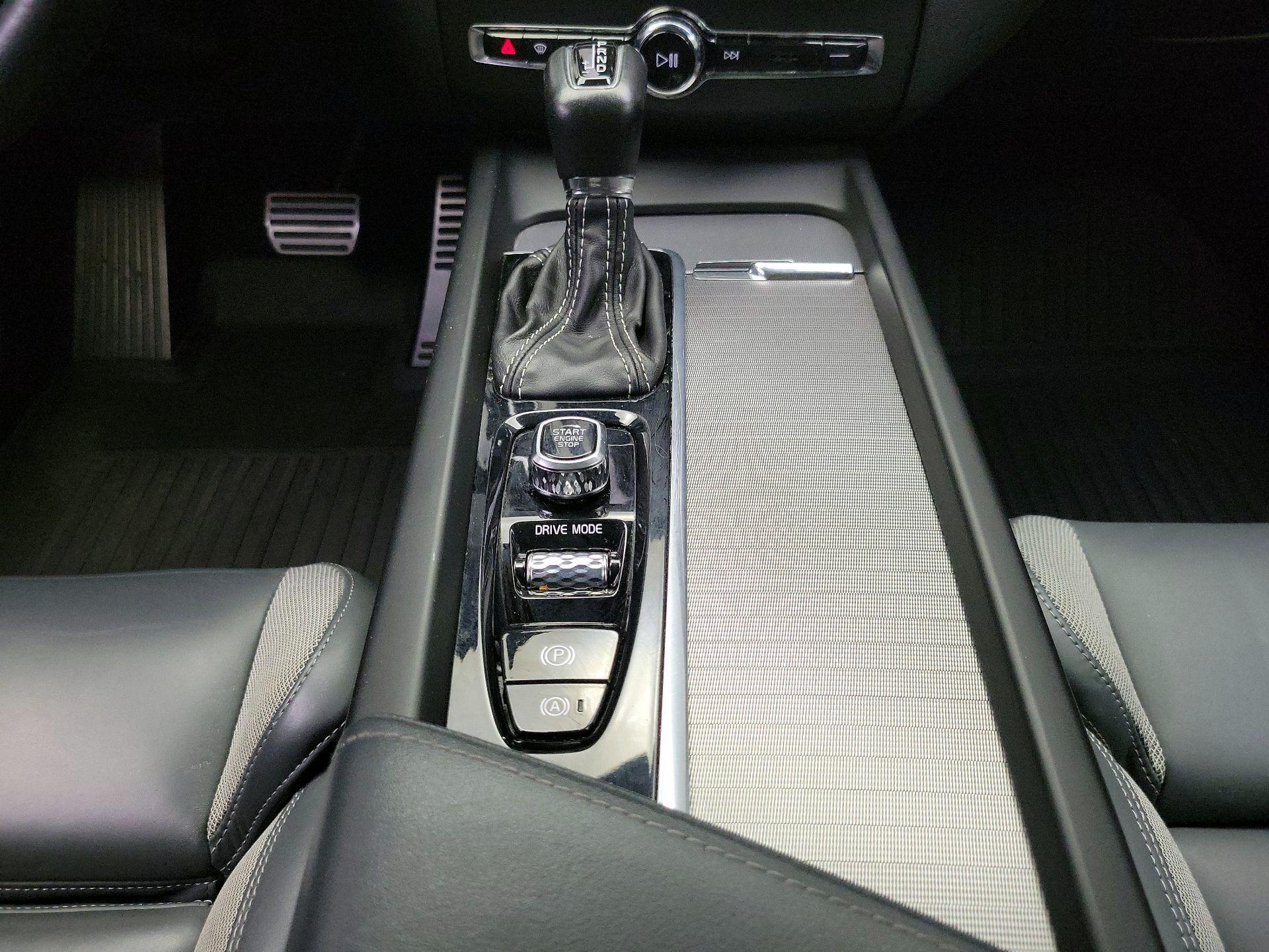 Thumbnail: 2021 Volvo XC60 - 18