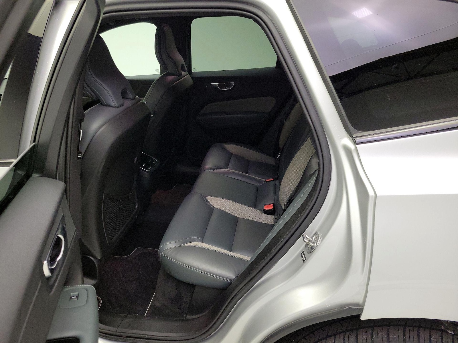 2021 Volvo XC60 R-Design - Photo 22