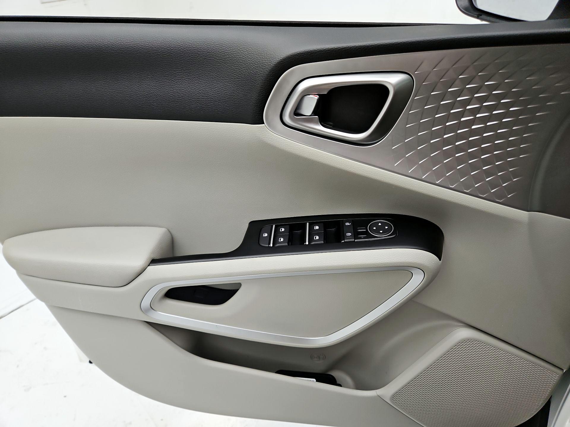 Thumbnail: 2022 Kia Soul - 12