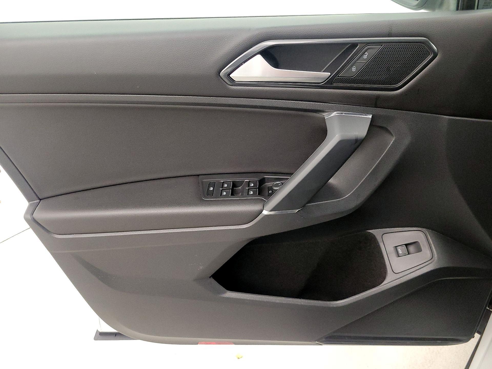 Thumbnail: 2018 Volkswagen Tiguan - 12