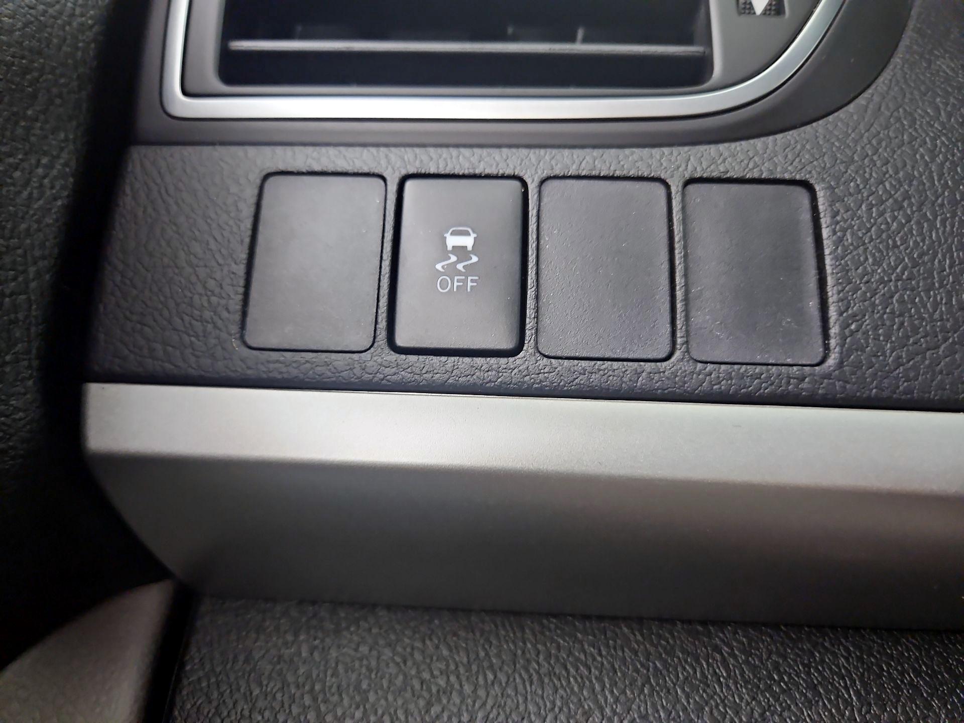 Thumbnail: 2015 Toyota Camry - 13