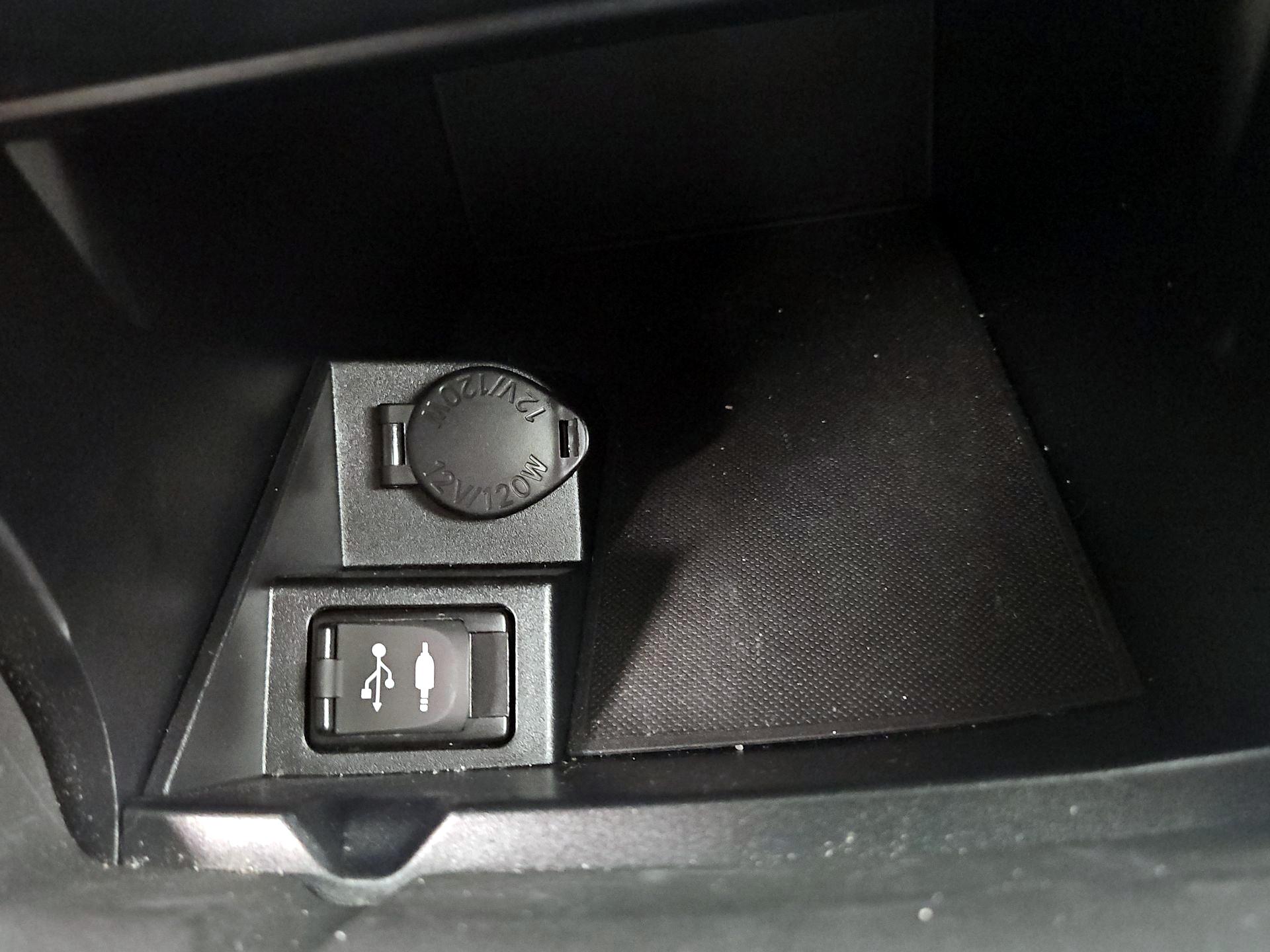 Thumbnail: 2015 Toyota Camry - 18