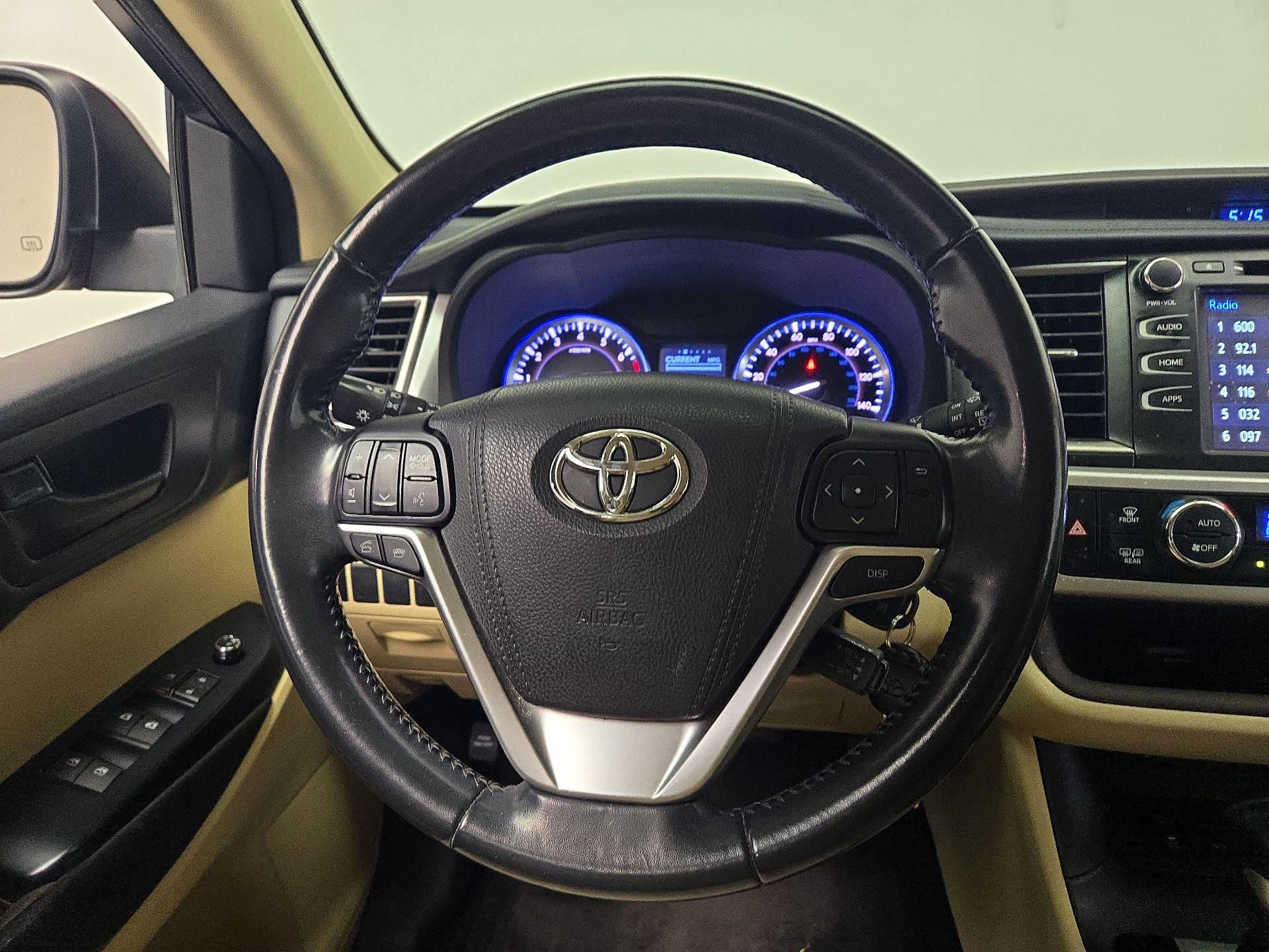 Thumbnail: 2016 Toyota Highlander - 10