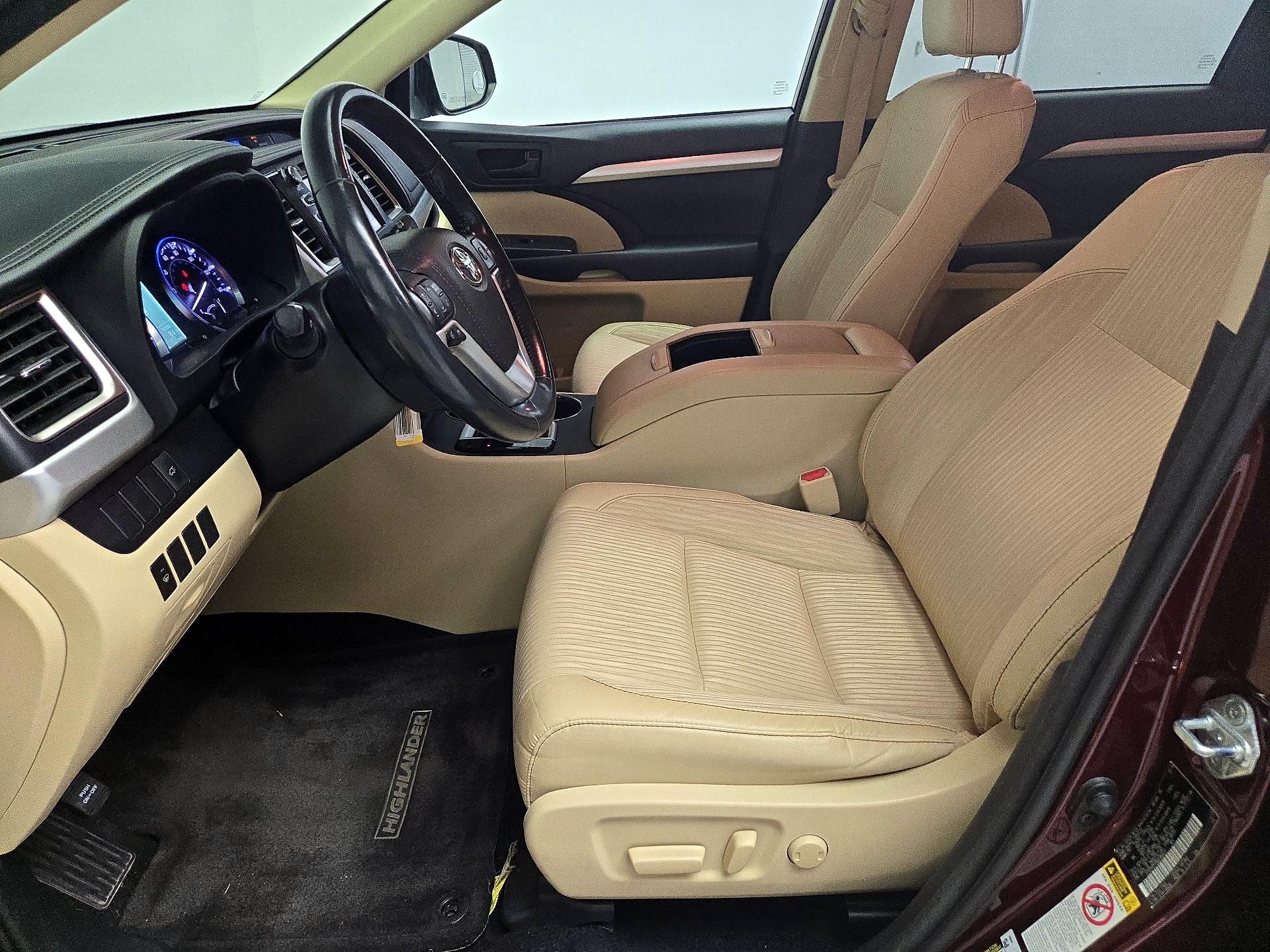 Thumbnail: 2016 Toyota Highlander - 11