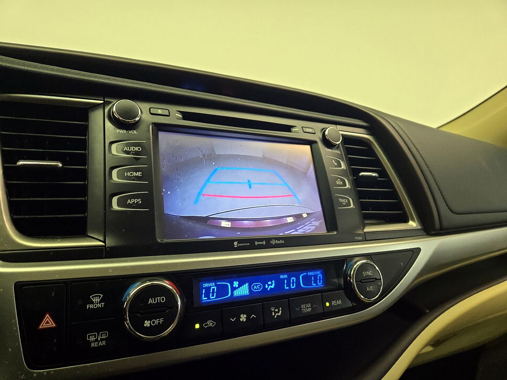 Thumbnail: 2016 Toyota Highlander - 14