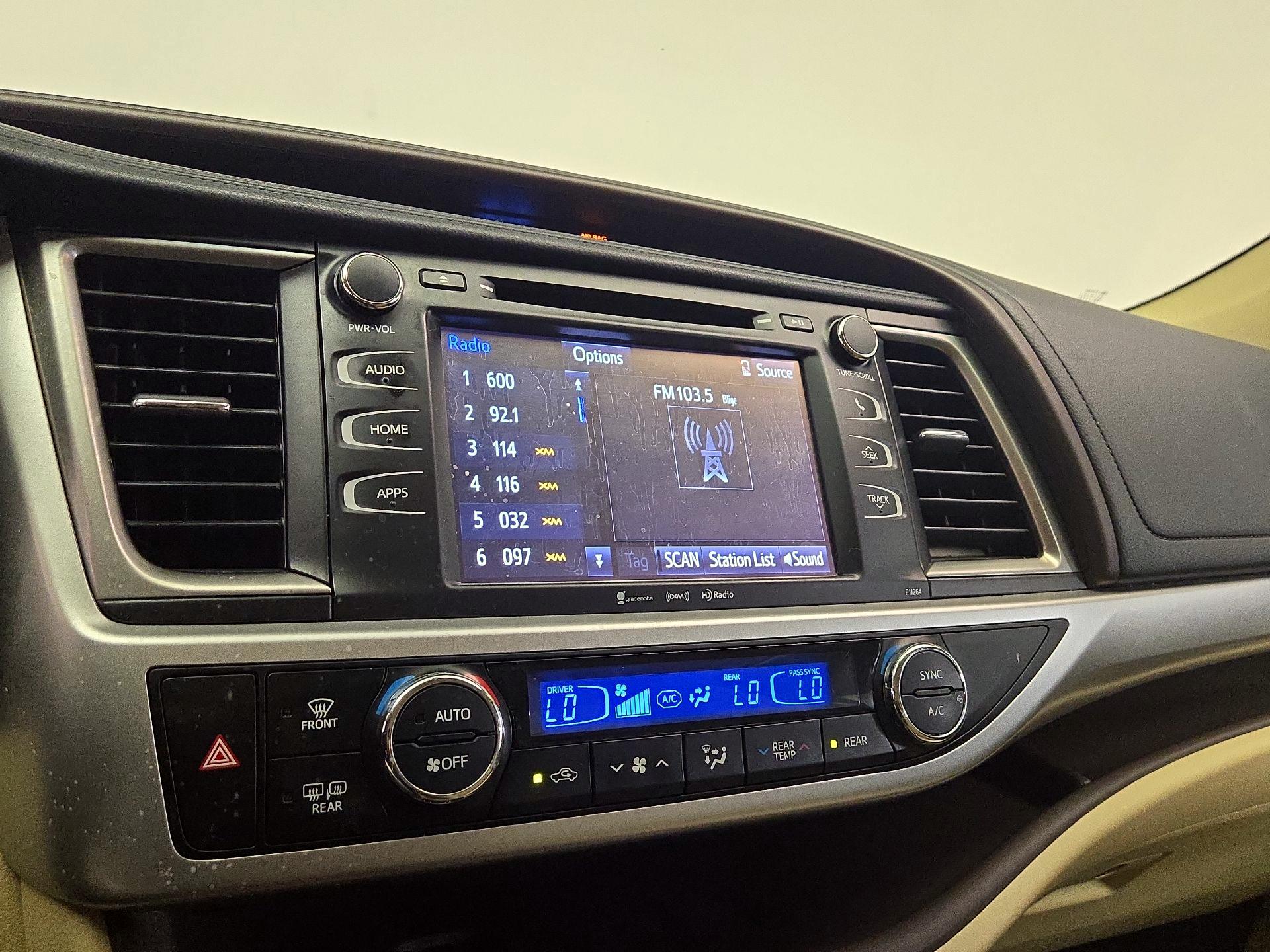 Thumbnail: 2016 Toyota Highlander - 15