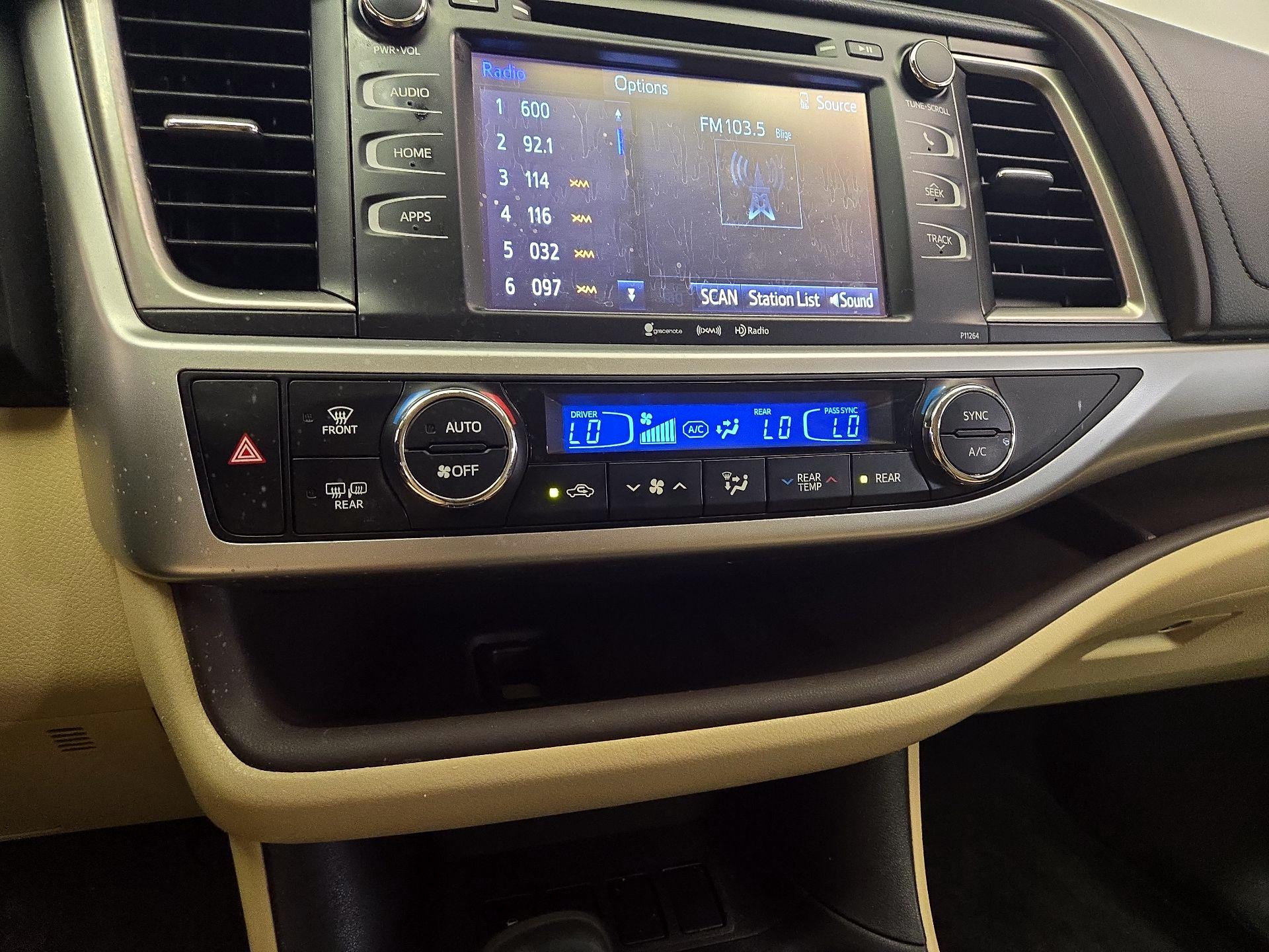 Thumbnail: 2016 Toyota Highlander - 16