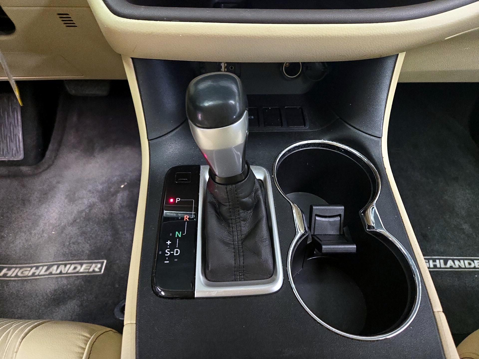 Thumbnail: 2016 Toyota Highlander - 17