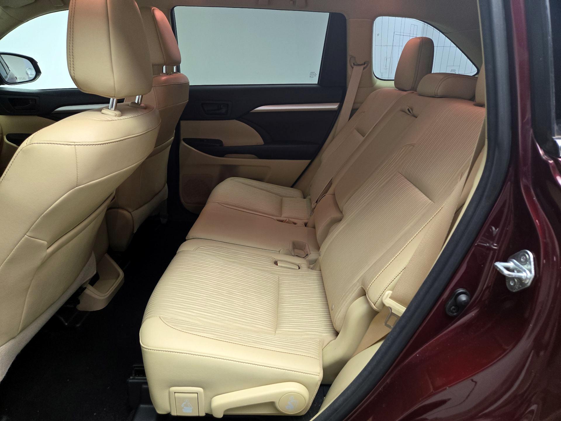 Thumbnail: 2016 Toyota Highlander - 19