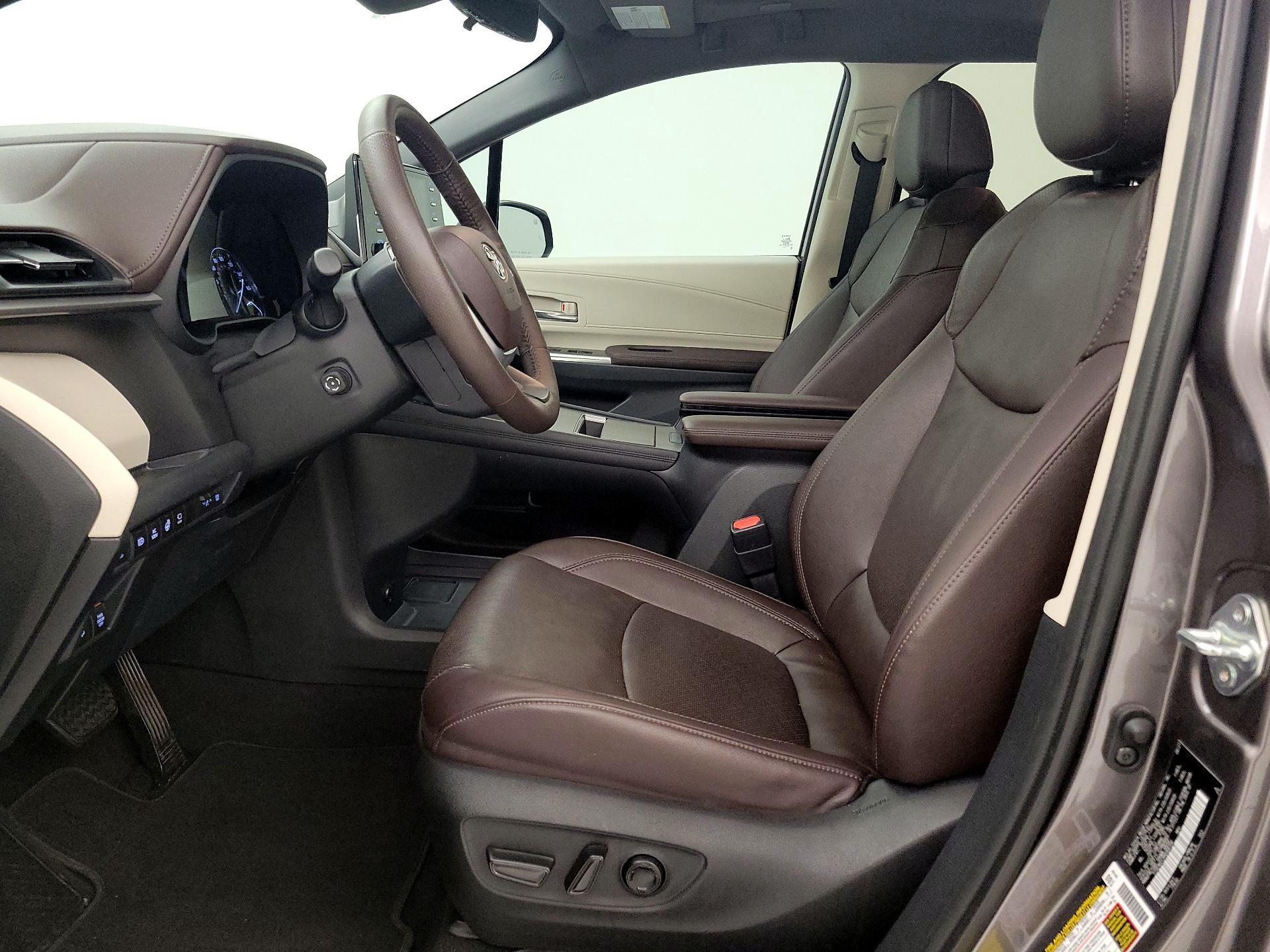 Thumbnail: 2021 Toyota Sienna - 11