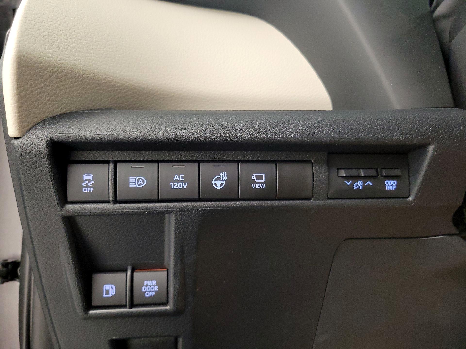 Thumbnail: 2021 Toyota Sienna - 13
