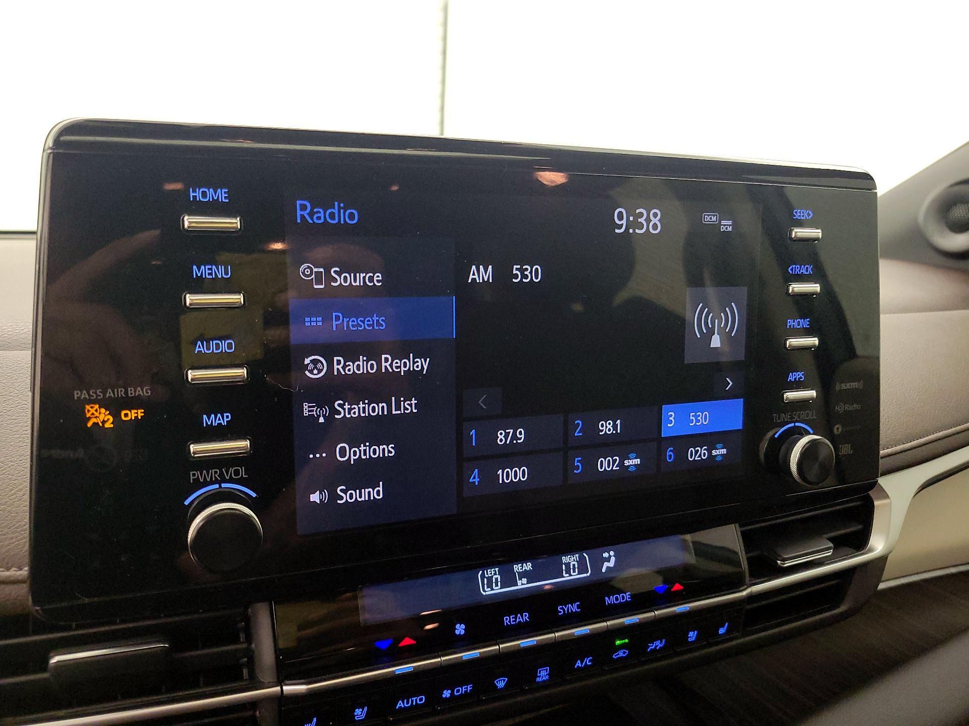 Thumbnail: 2021 Toyota Sienna - 16