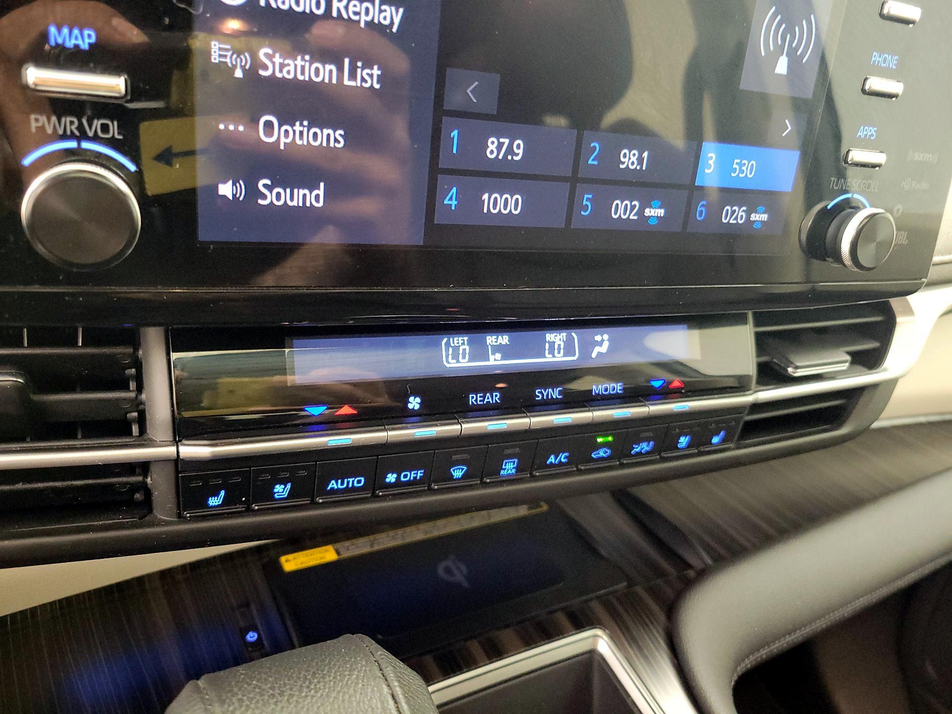 Thumbnail: 2021 Toyota Sienna - 17