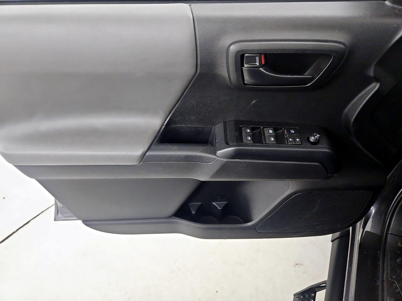 2022 Toyota Tacoma SR - Photo 13