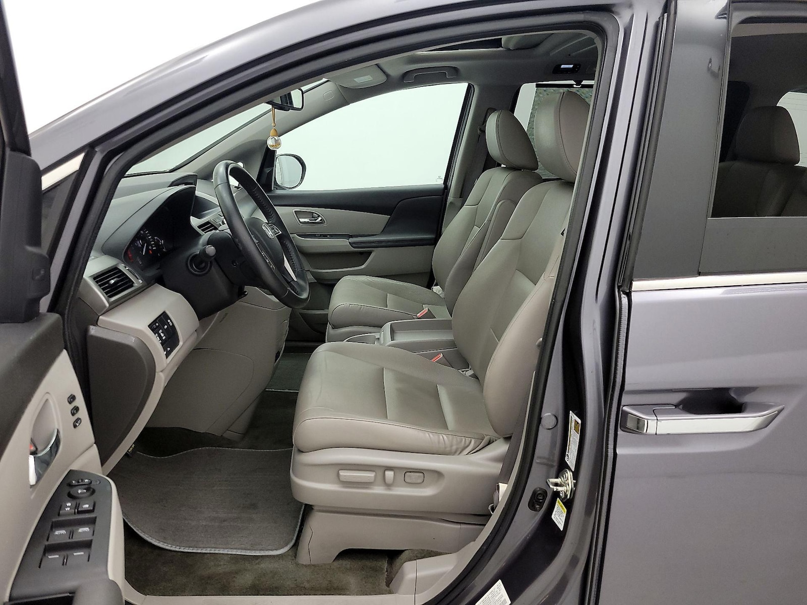 2016 Honda Odyssey Touring Elite - Photo 12