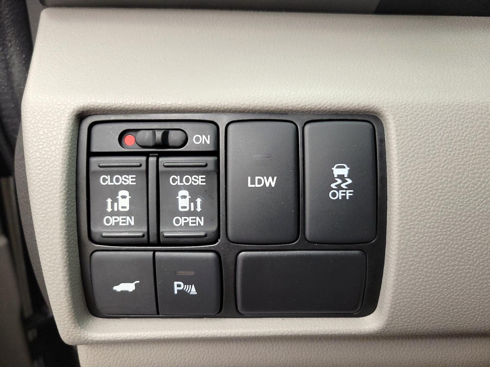 2016 Honda Odyssey Touring Elite - Photo 14