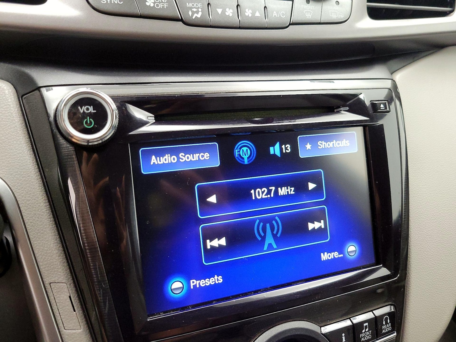 2016 Honda Odyssey Touring Elite - Photo 17