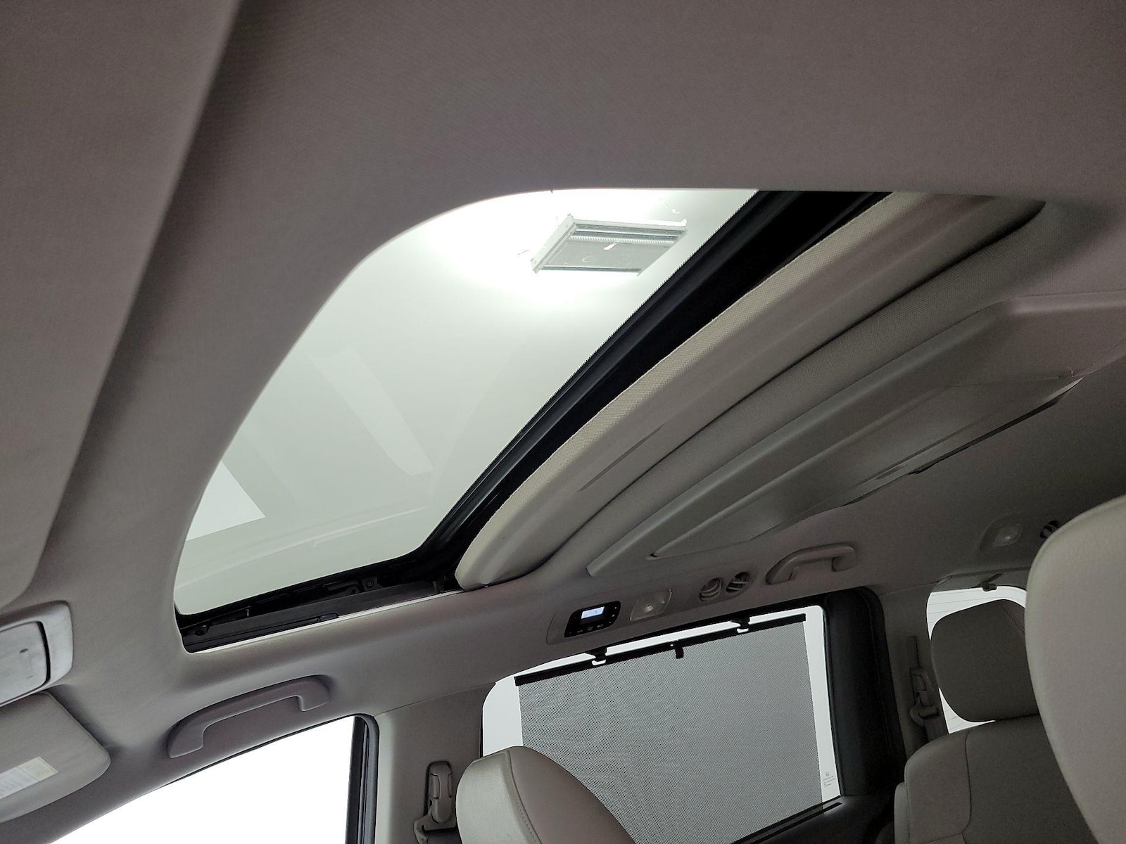 2016 Honda Odyssey Touring Elite - Photo 21