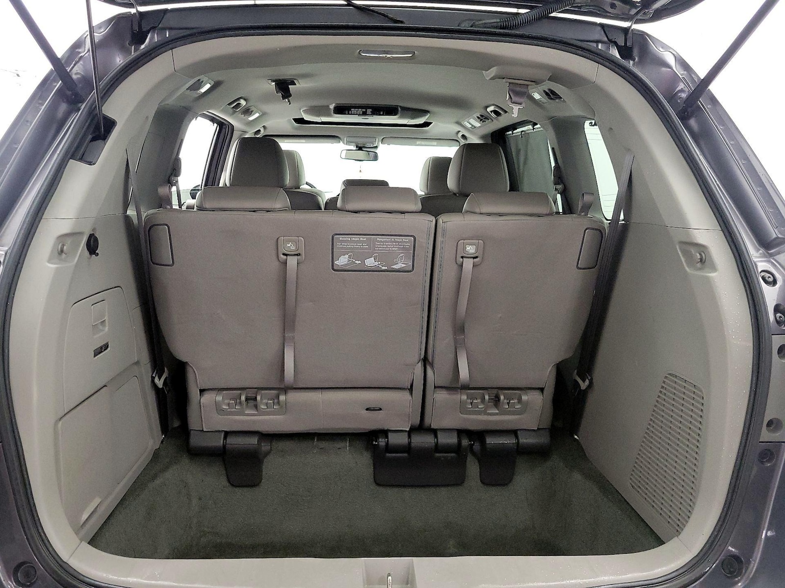 2016 Honda Odyssey Touring Elite - Photo 24
