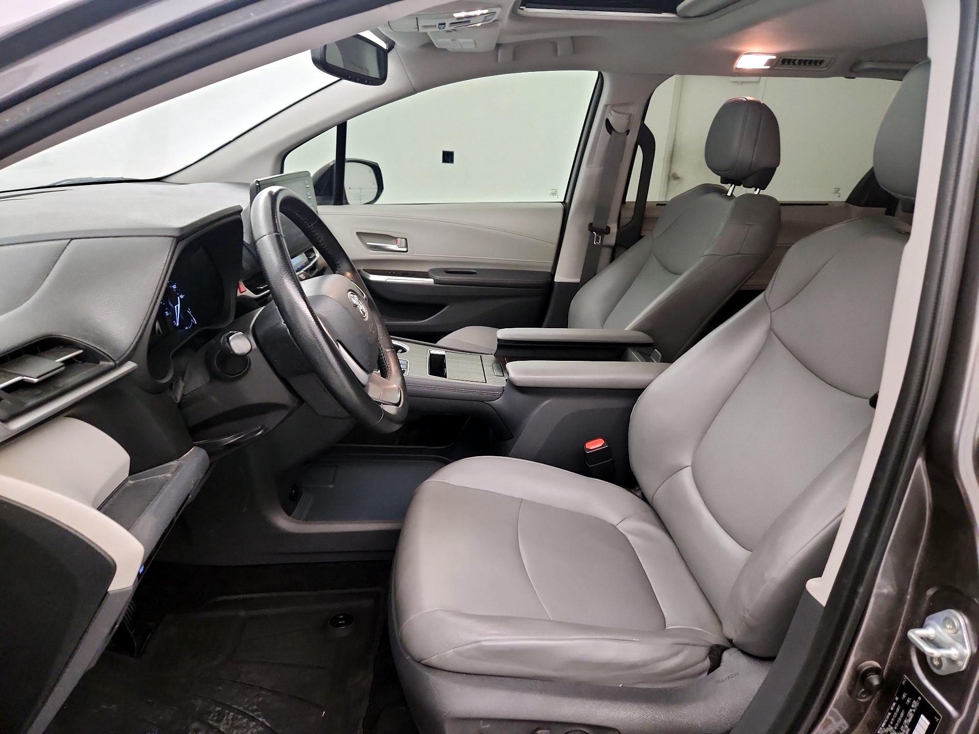 Thumbnail: 2021 Toyota Sienna - 11