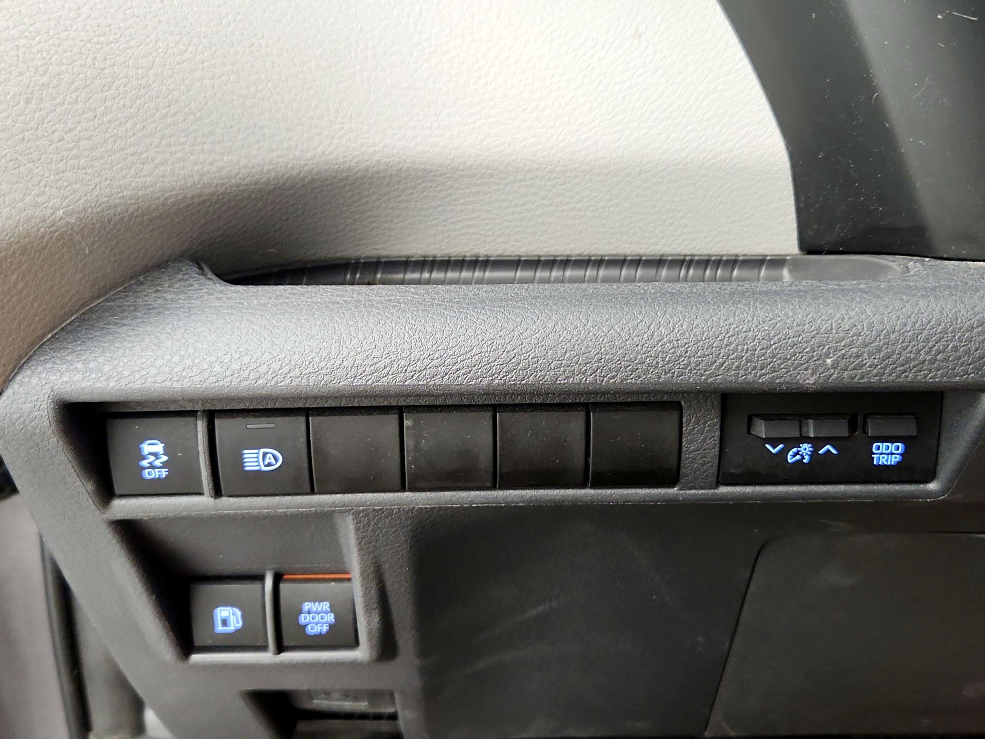 Thumbnail: 2021 Toyota Sienna - 13