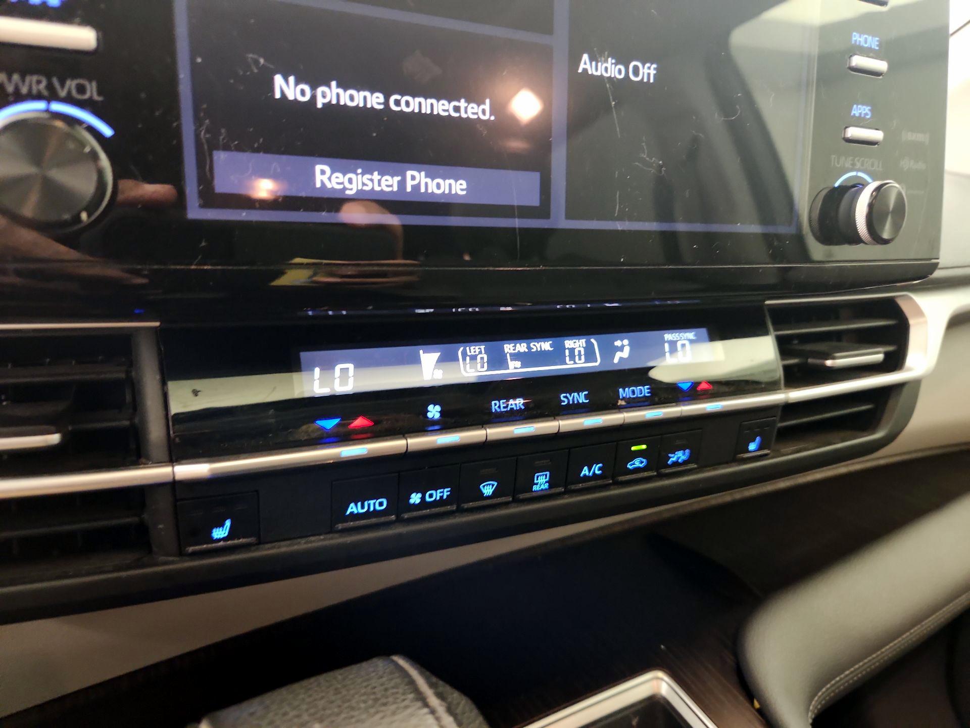Thumbnail: 2021 Toyota Sienna - 16