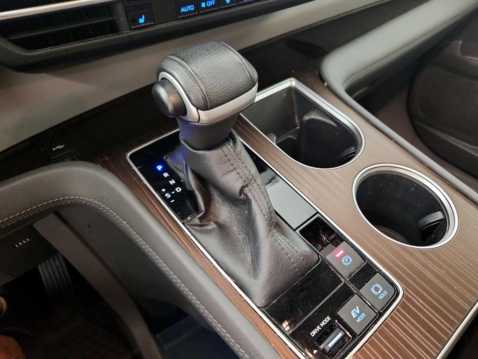 Thumbnail: 2021 Toyota Sienna - 17