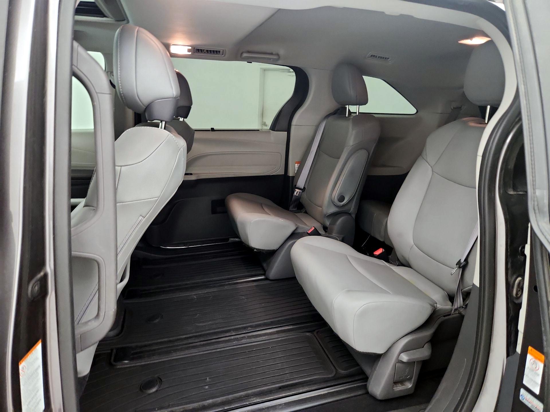 Thumbnail: 2021 Toyota Sienna - 19