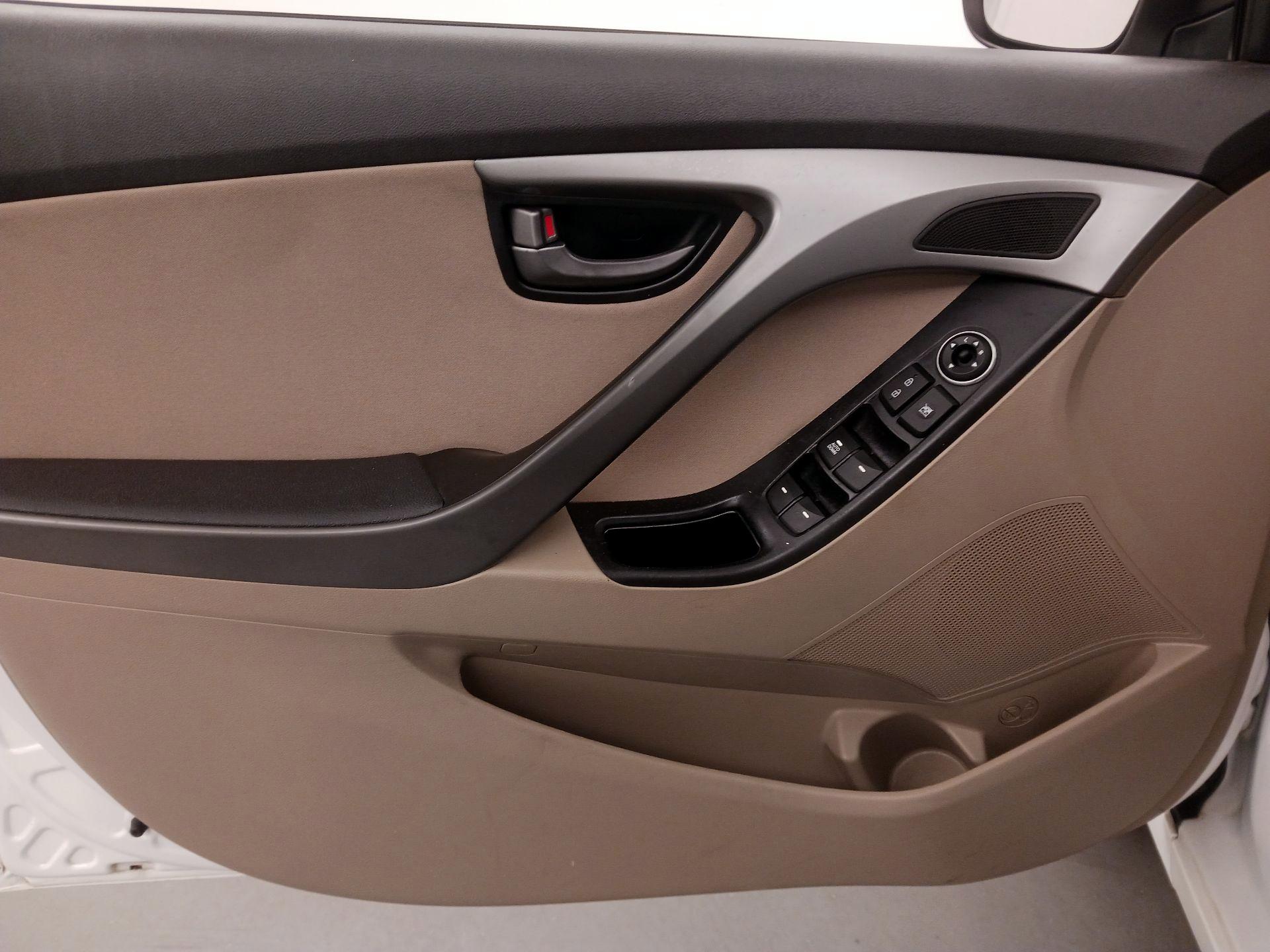 Thumbnail: 2014 Hyundai Elantra - 12