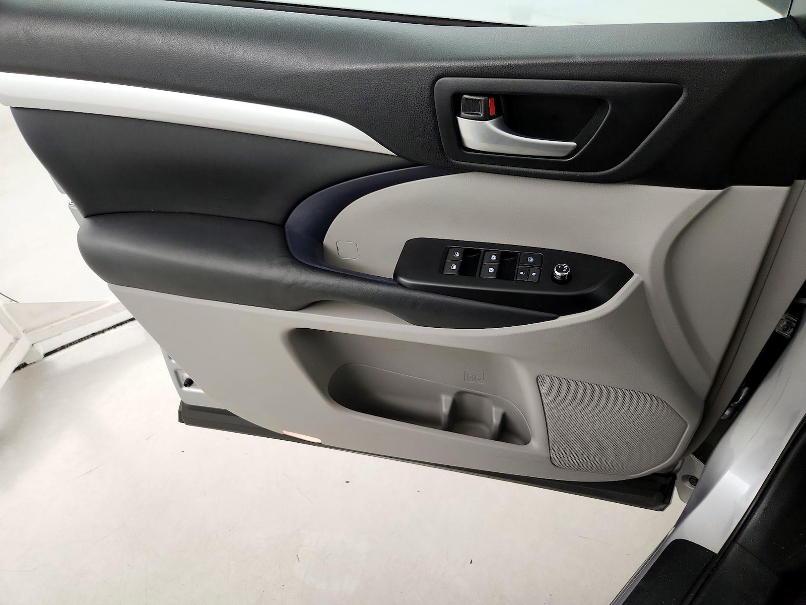 2015 Toyota Highlander XLE - Photo 13