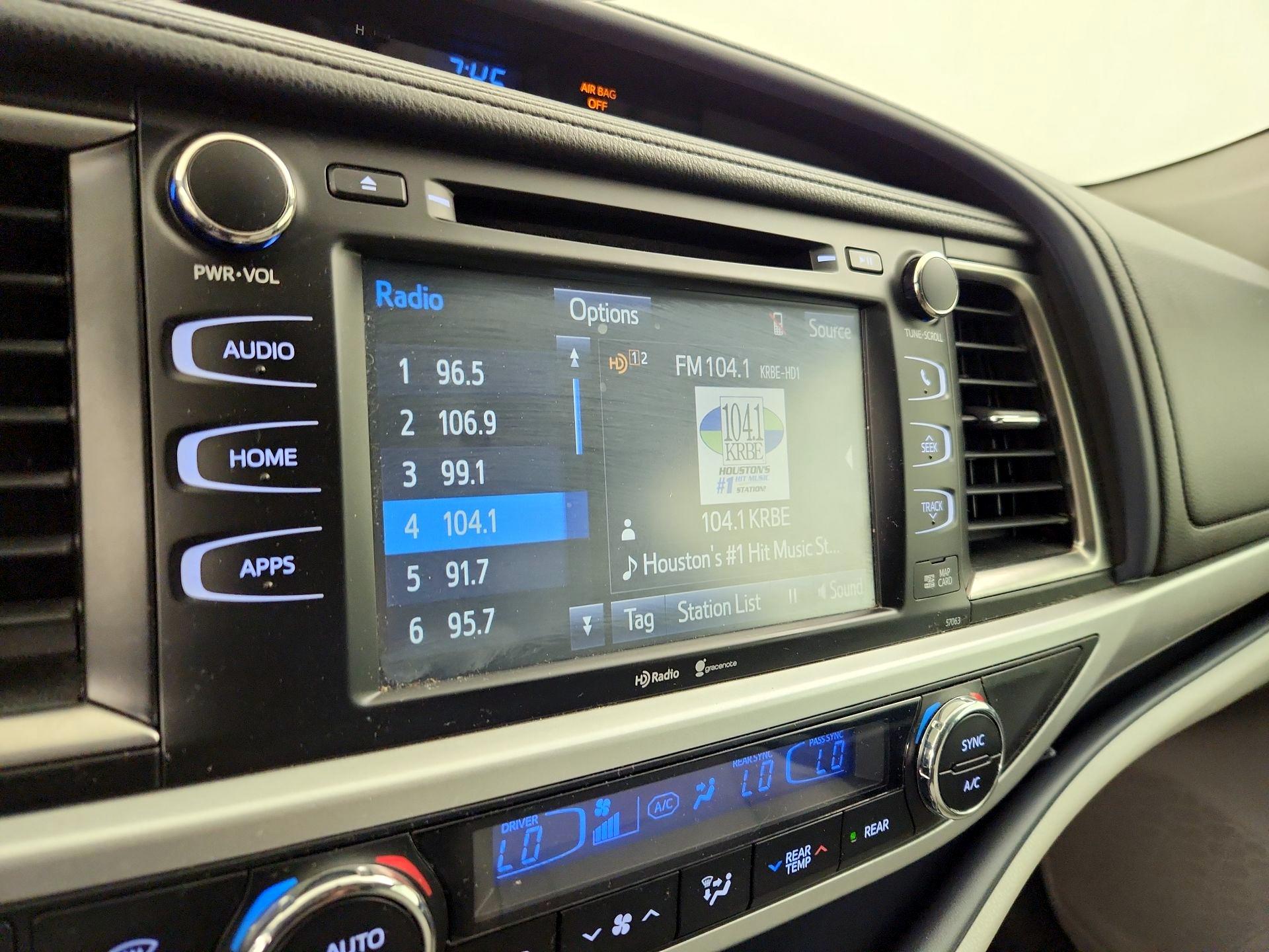 Thumbnail: 2015 Toyota Highlander - 16