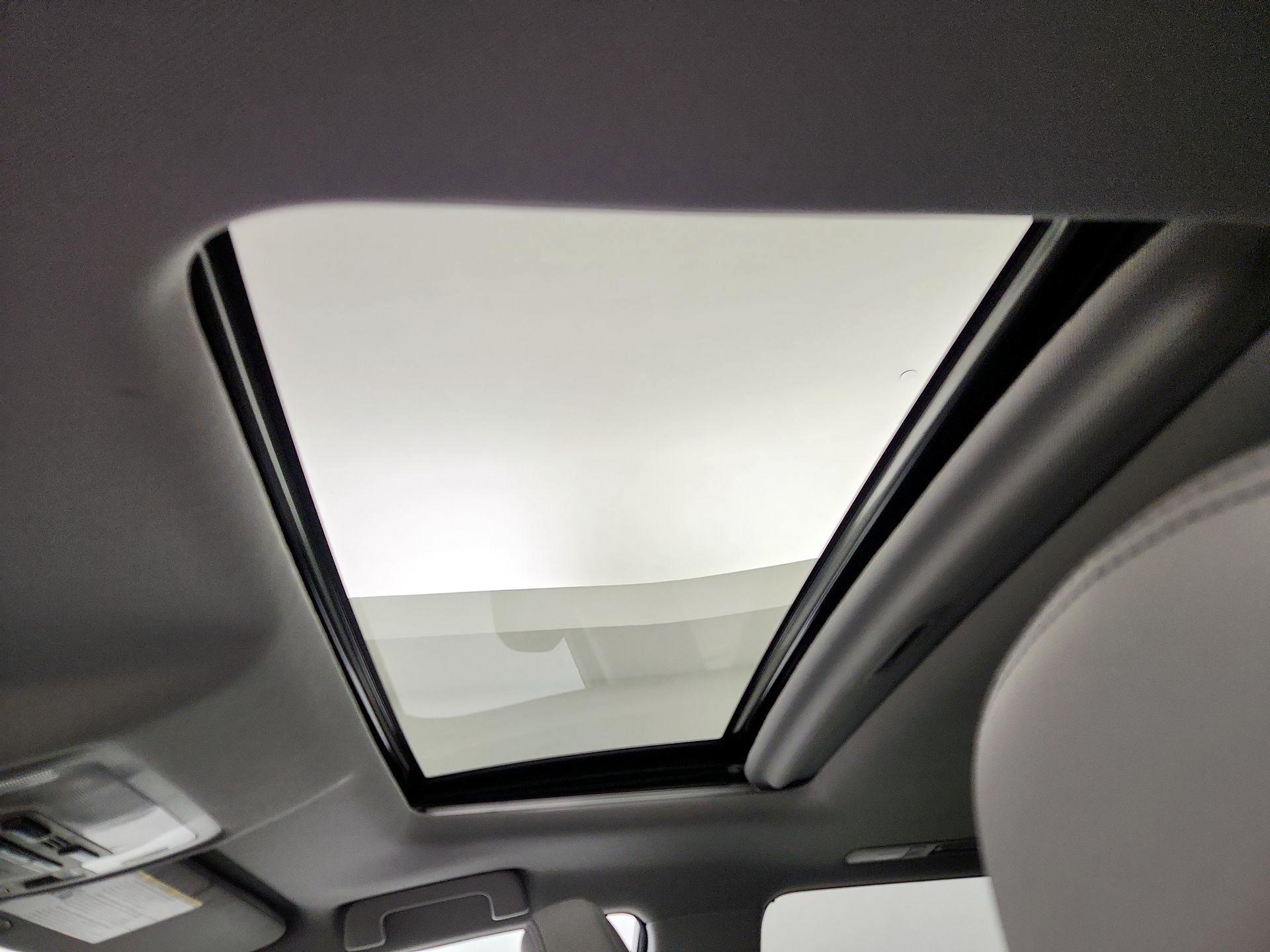 Thumbnail: 2015 Toyota Highlander - 20
