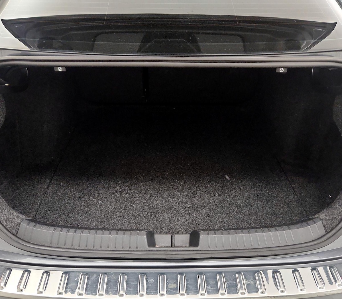 Trunk/Cargo (Seats Up)