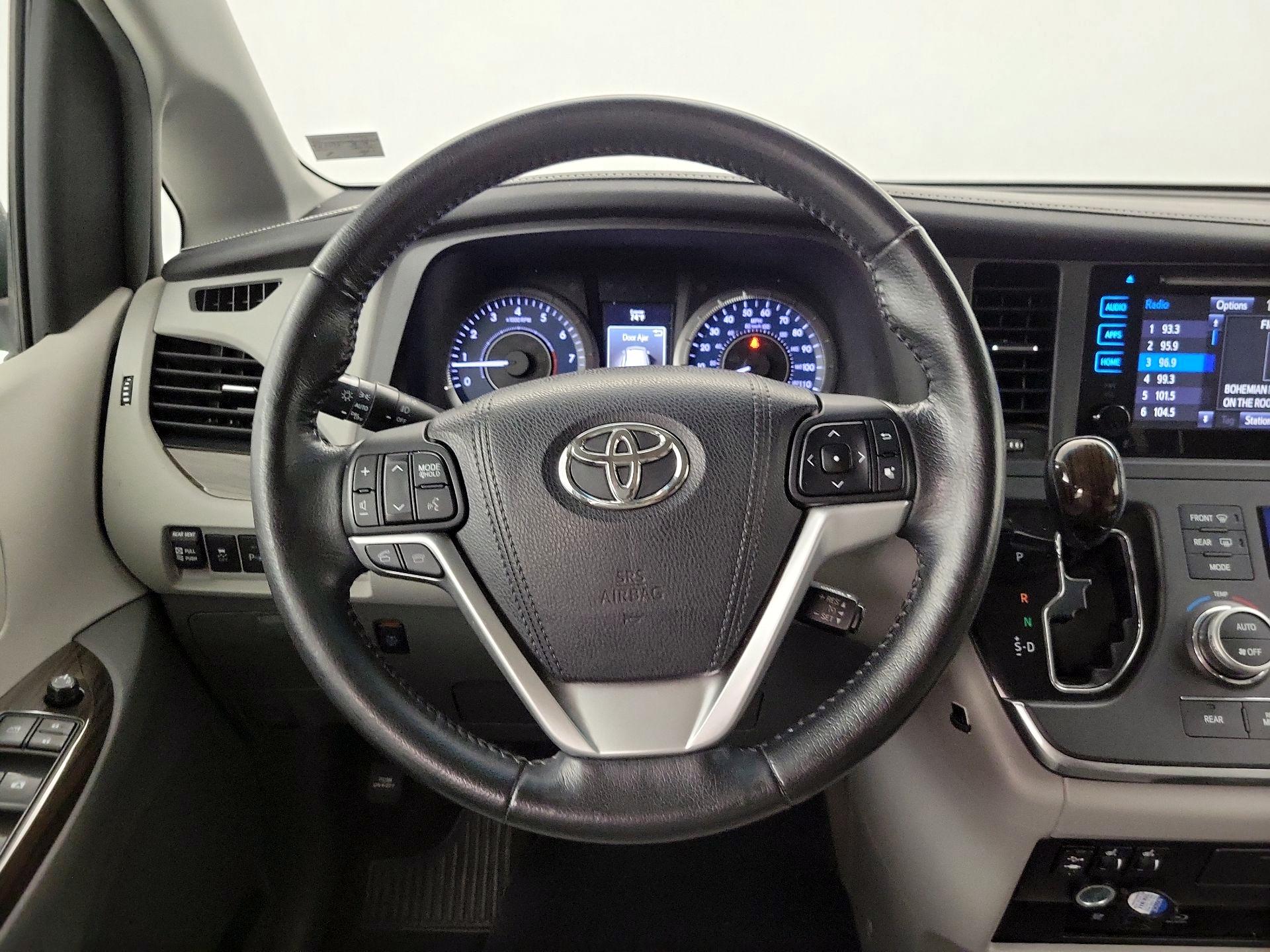 Thumbnail: 2015 Toyota Sienna - 10