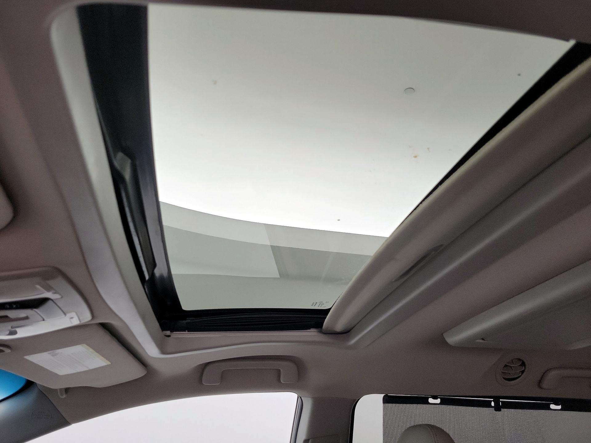 Thumbnail: 2015 Toyota Sienna - 19