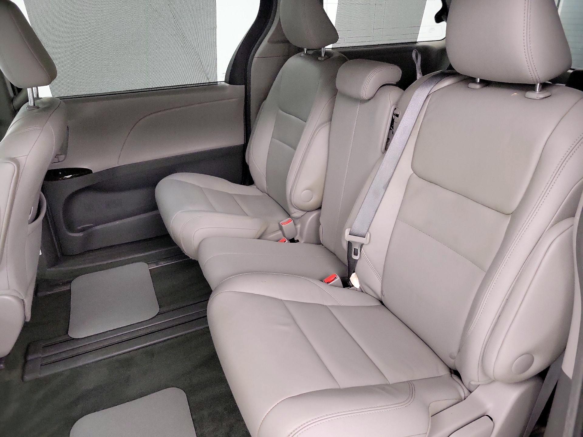 Thumbnail: 2015 Toyota Sienna - 20
