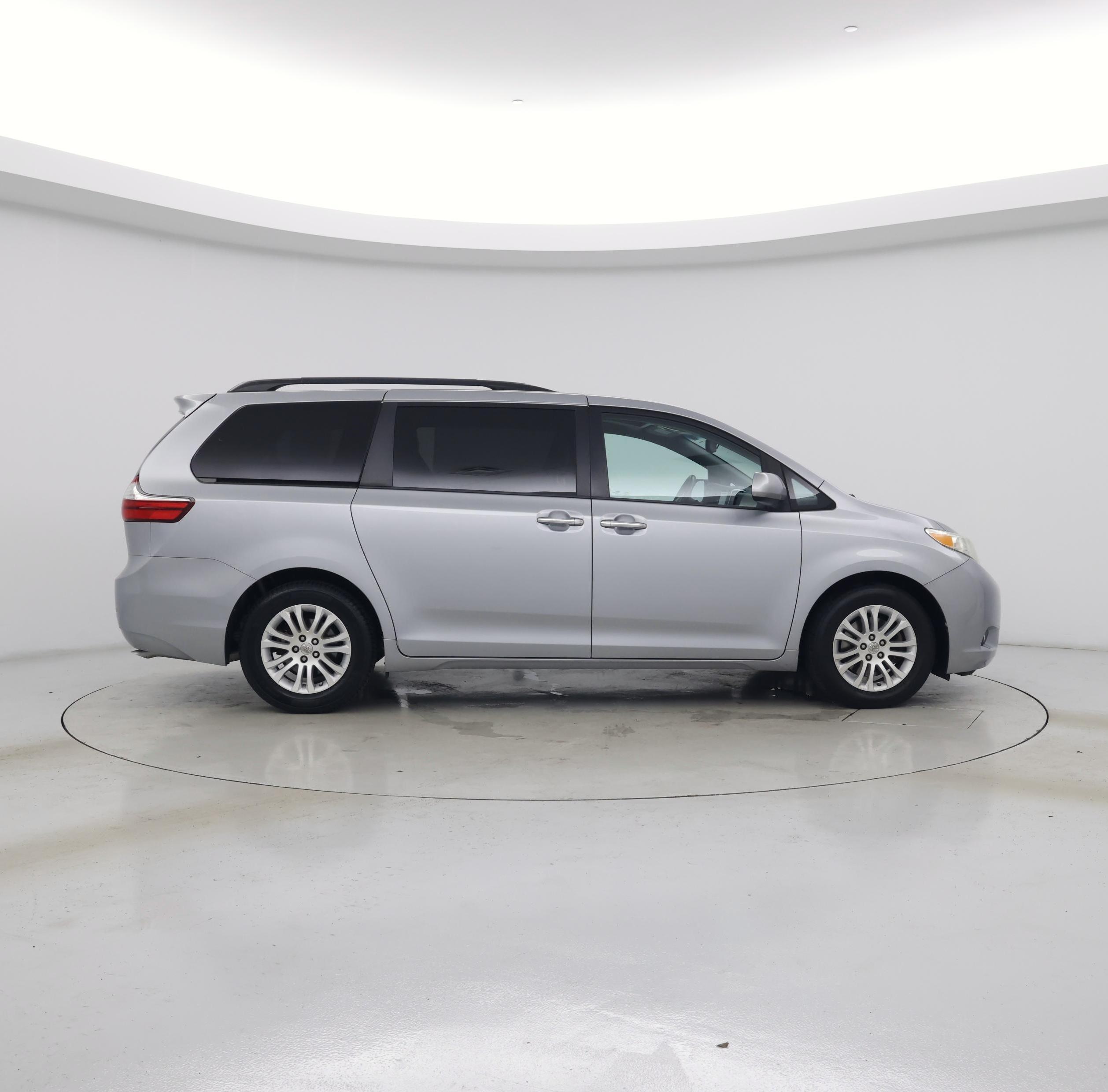 Thumbnail: 2015 Toyota Sienna - 7