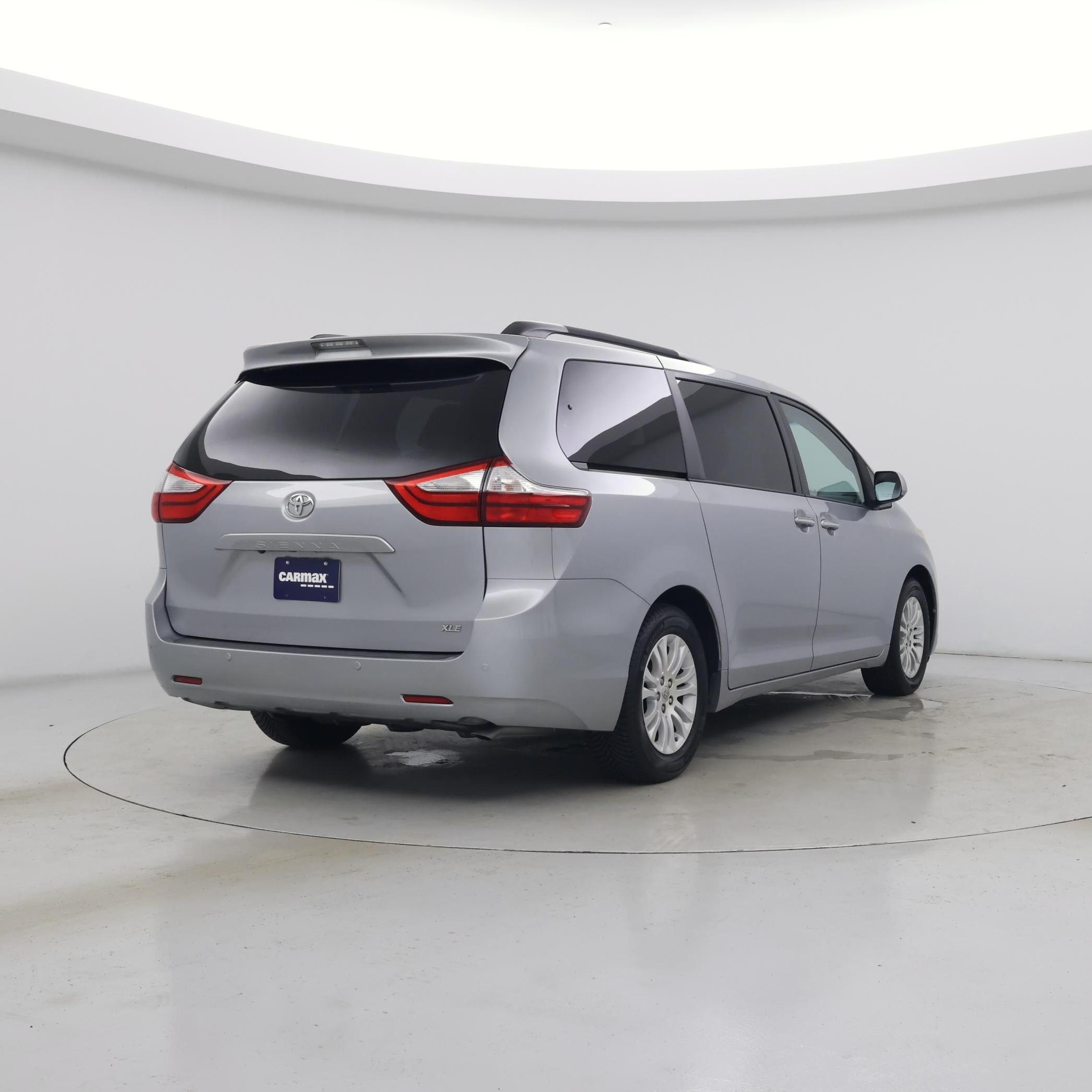 Thumbnail: 2015 Toyota Sienna - 8