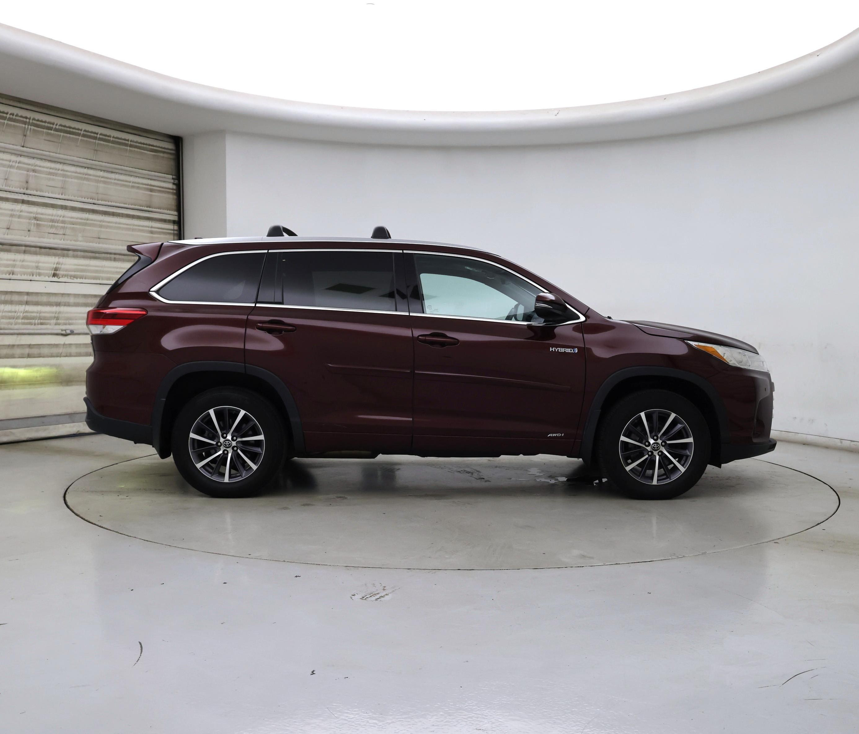 Thumbnail: 2017 Toyota Highlander - 7
