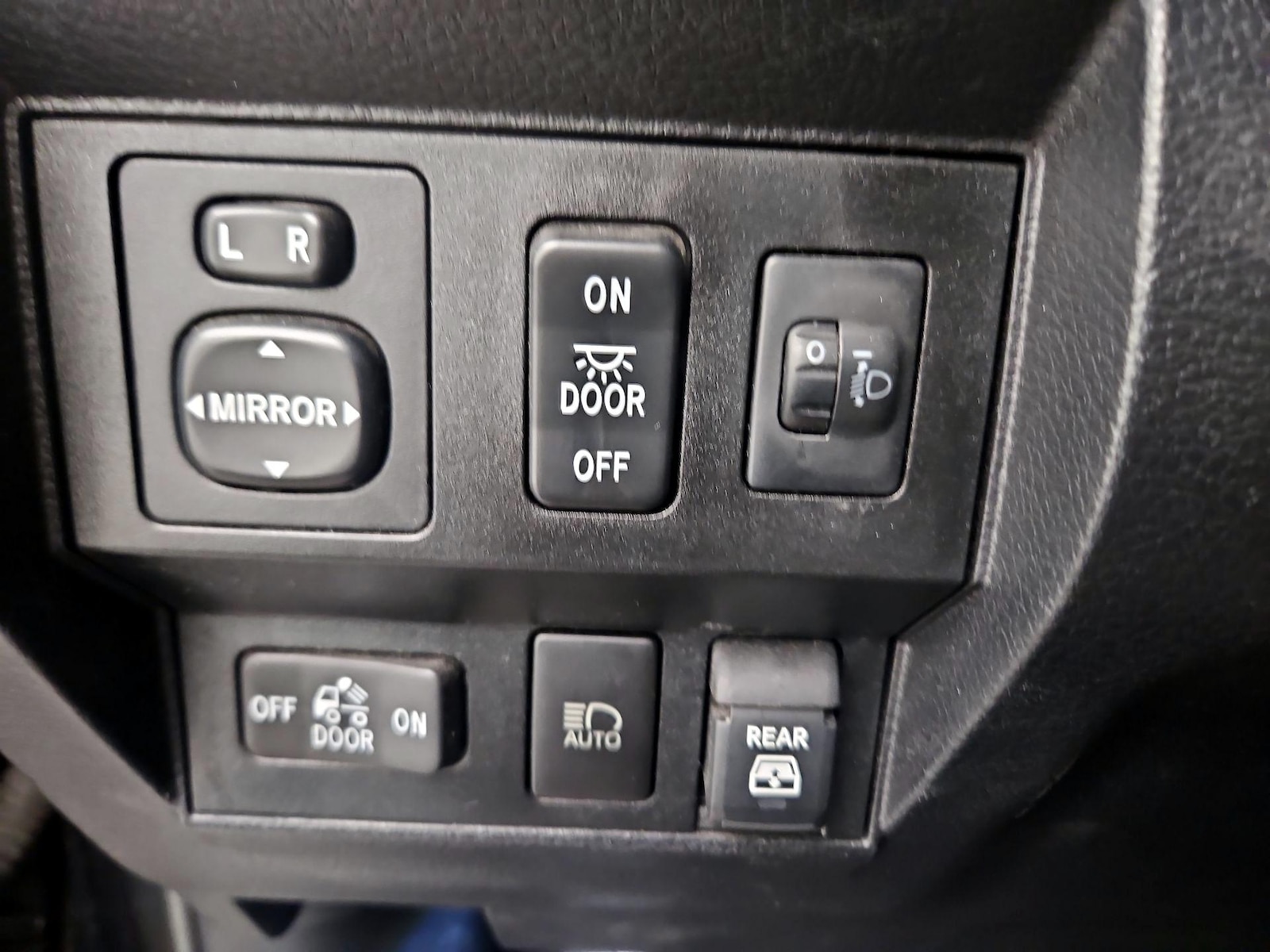 2020 Toyota Tundra SR5 - Photo 14
