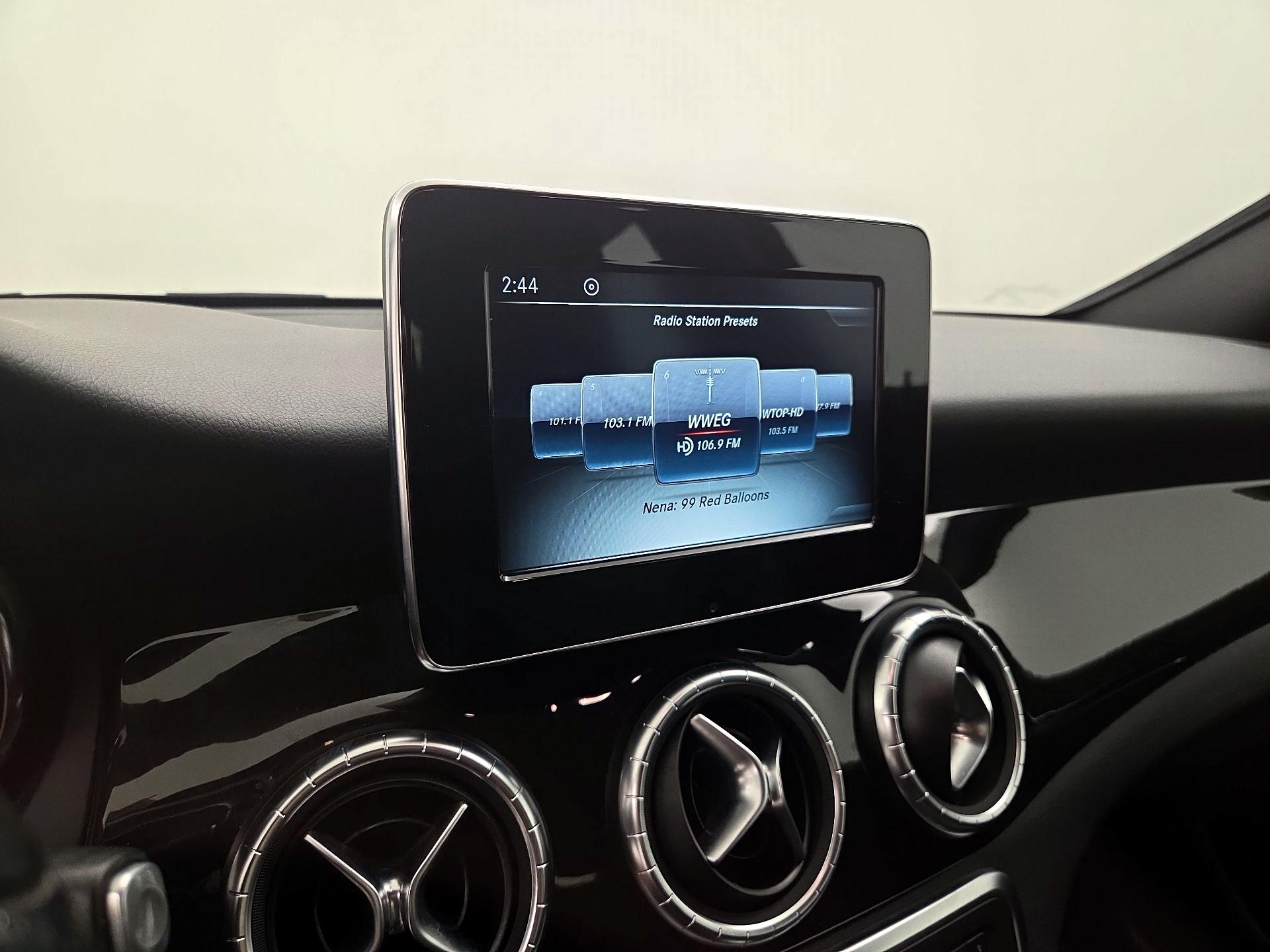 Thumbnail: 2015 Mercedes-Benz CLA - 15