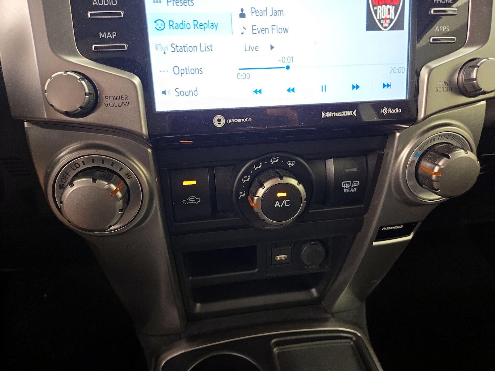 2020 Toyota 4Runner SR5 - Photo 18