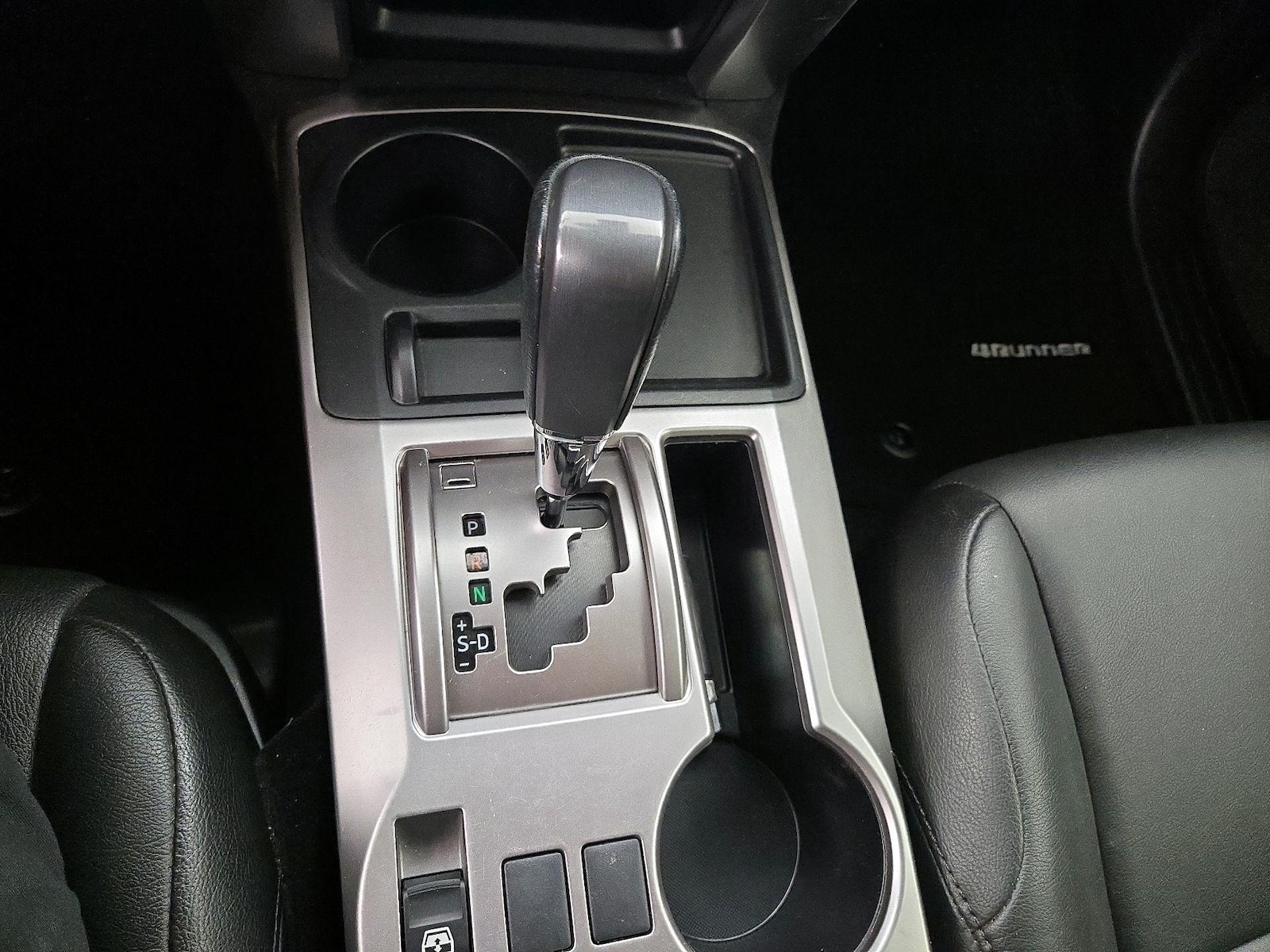 2020 Toyota 4Runner SR5 - Photo 19
