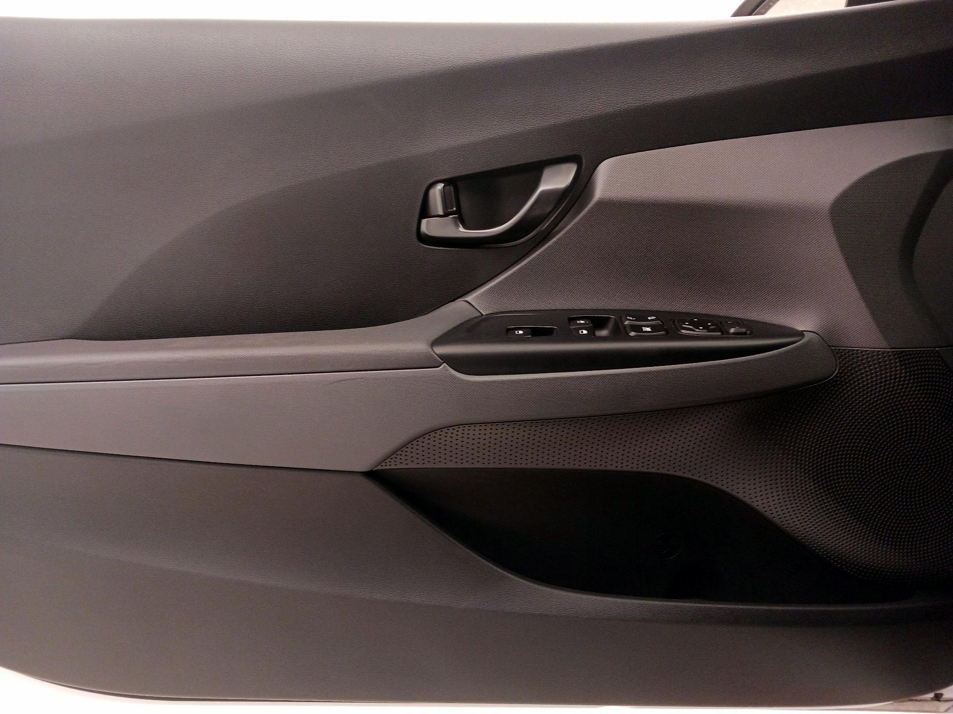 Thumbnail: 2022 Hyundai Veloster - 12
