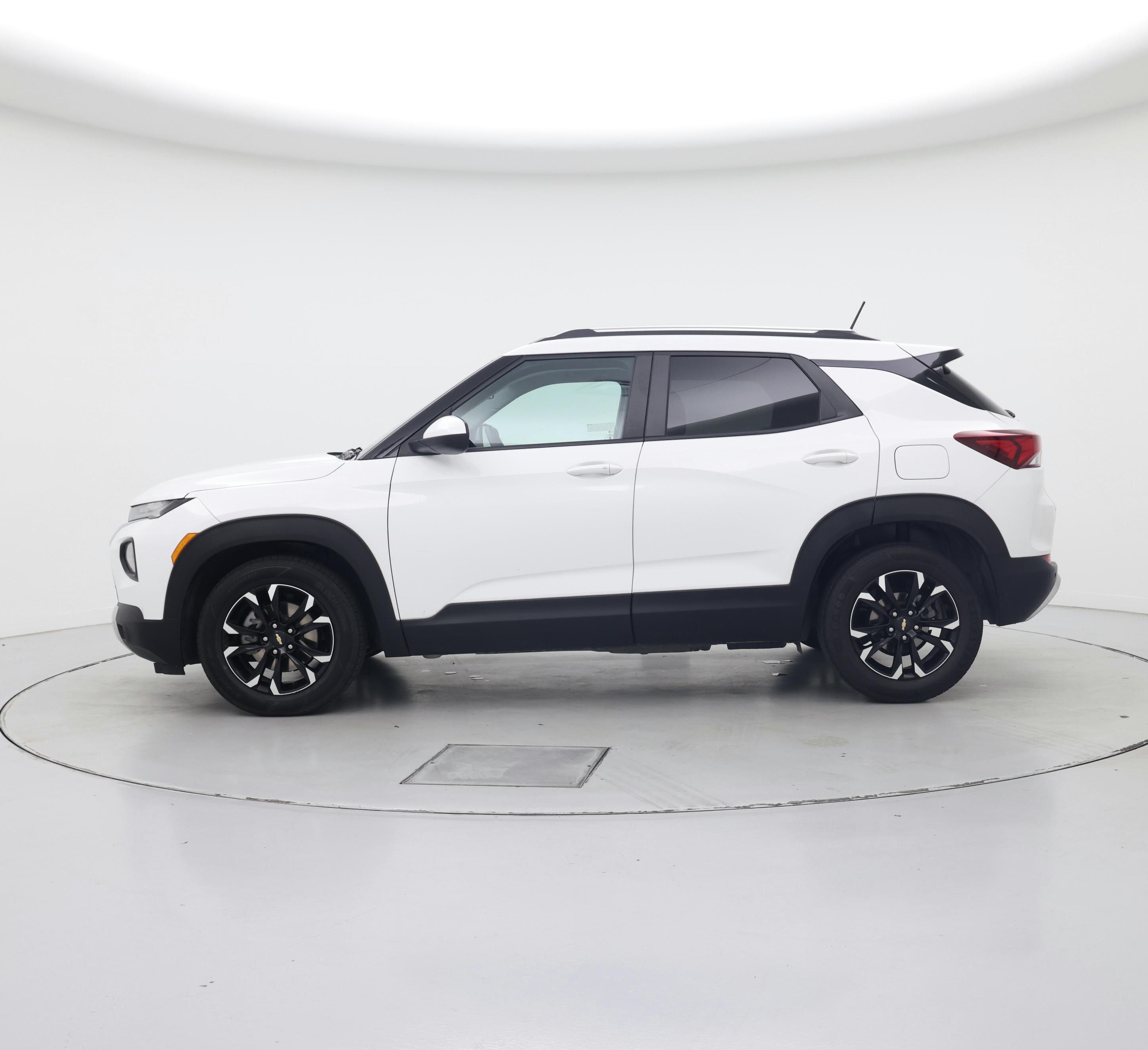 Thumbnail: 2022 Chevrolet TrailBlazer - 3