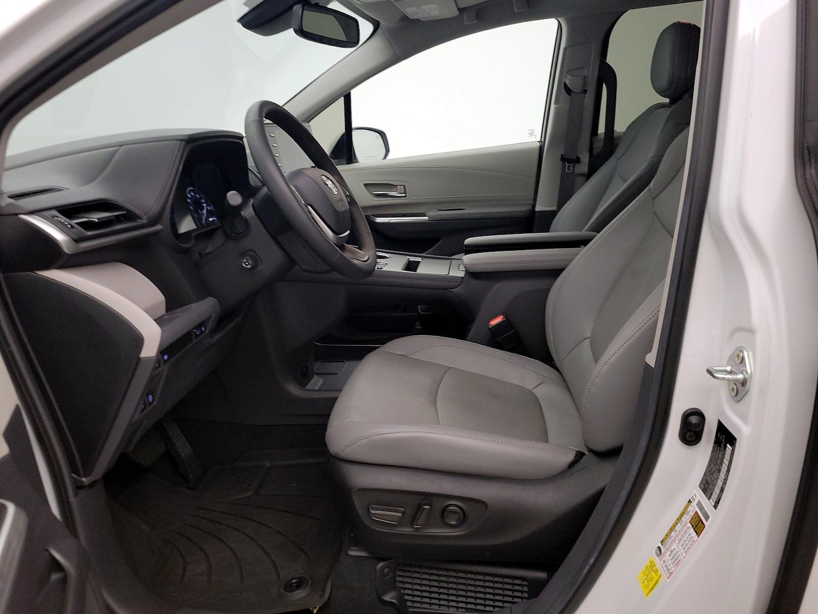 2024 Toyota Sienna Limited - Photo 12